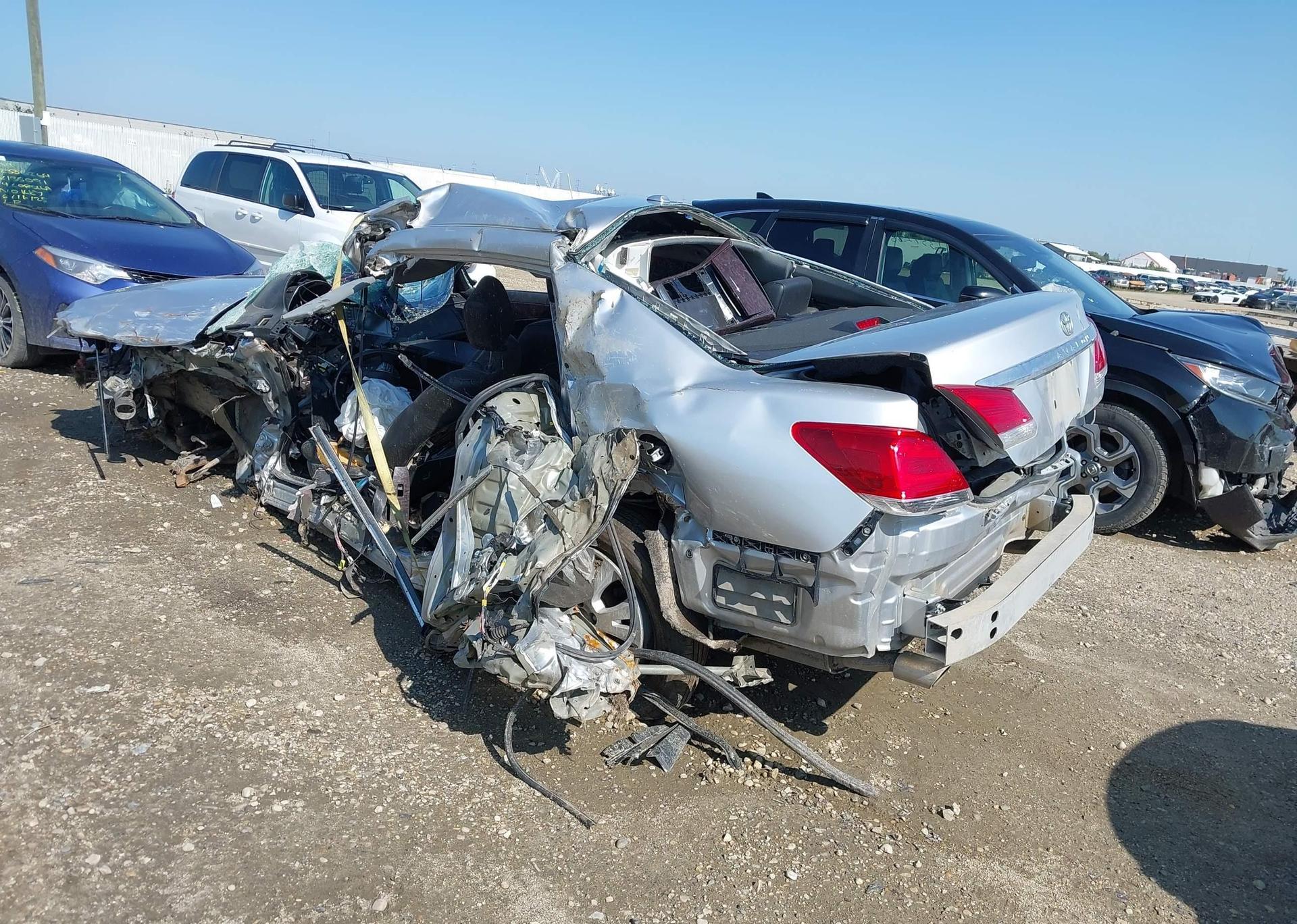 2011 TOYOTA AVALON LIMITED