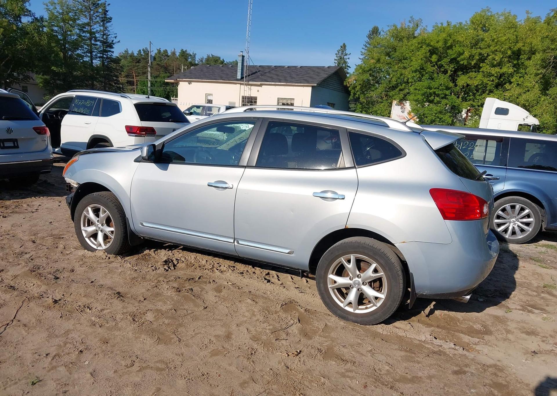2011 NISSAN ROGUE SV