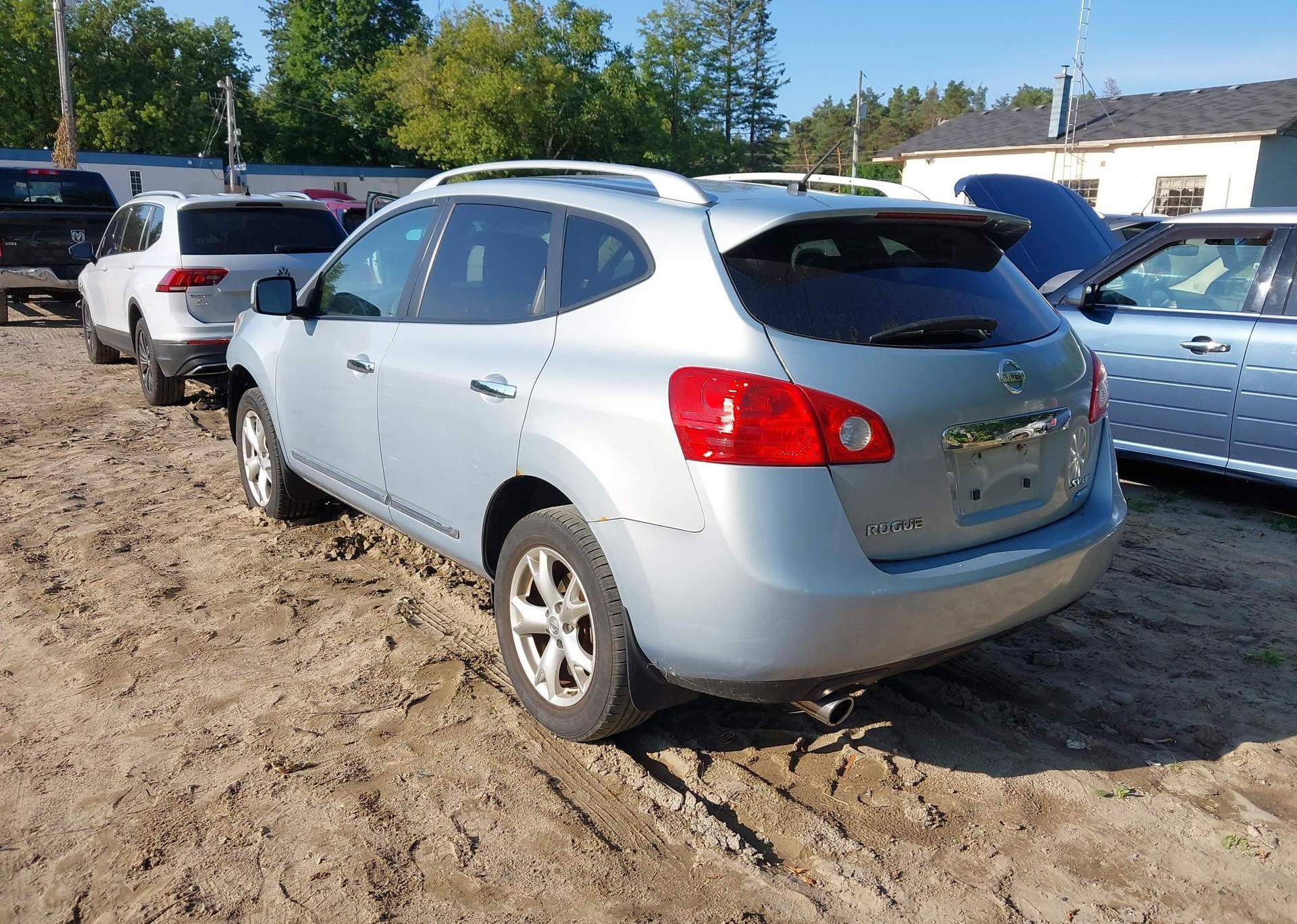 2011 NISSAN ROGUE SV