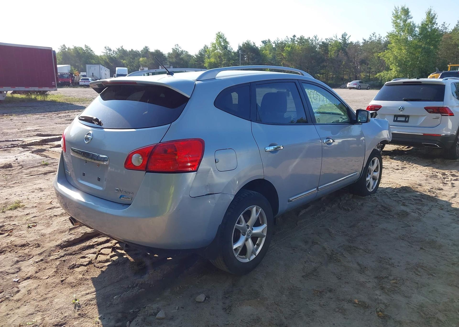 2011 NISSAN ROGUE SV