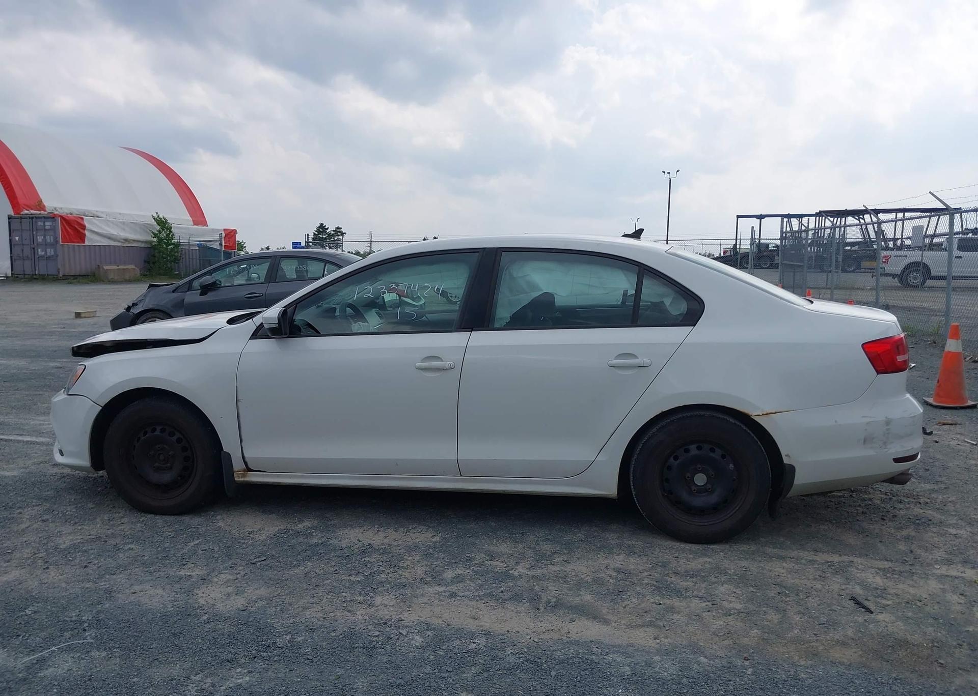 2015 VOLKSWAGEN JETTA 2.0L TRENDLINE