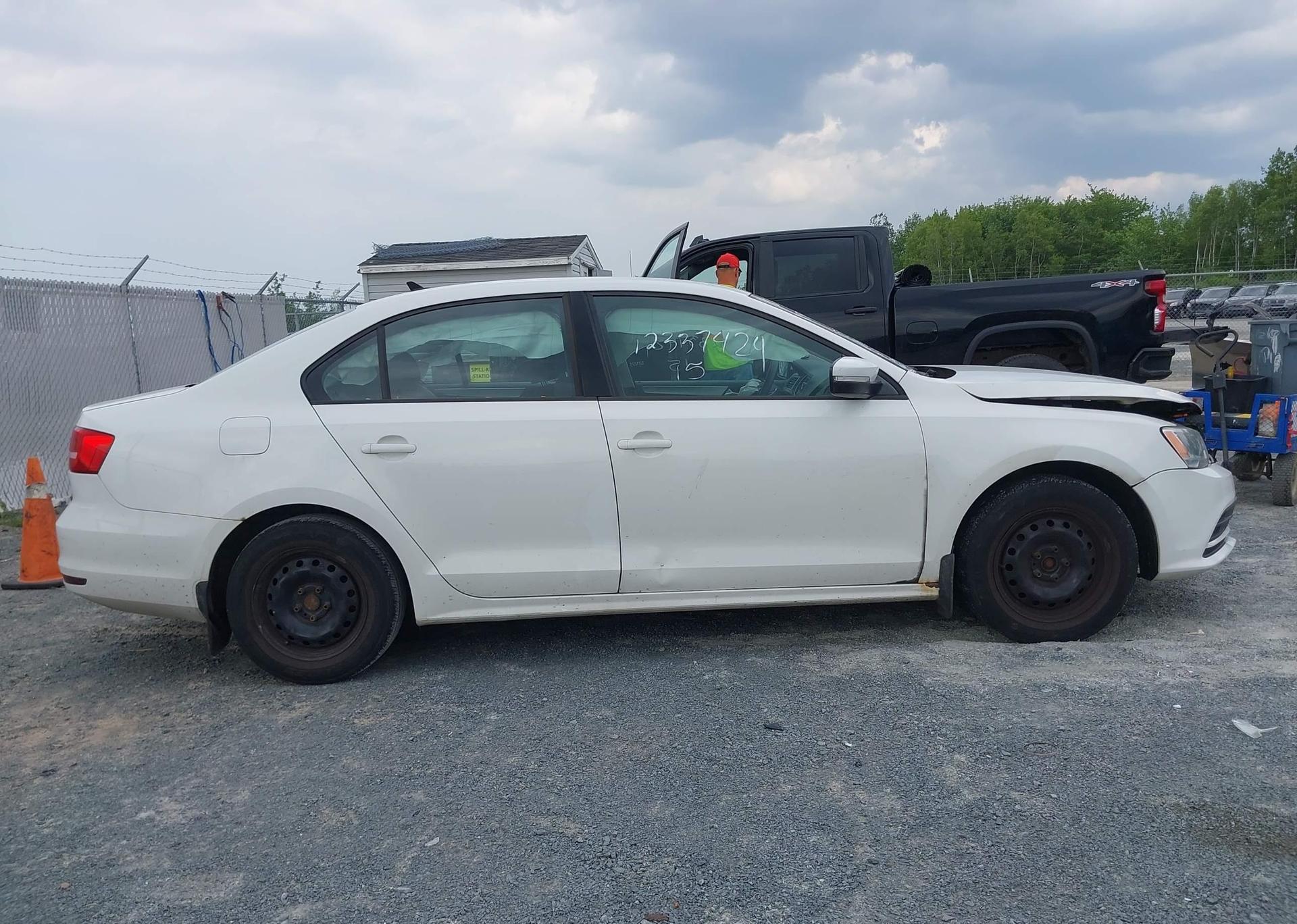2015 VOLKSWAGEN JETTA 2.0L TRENDLINE