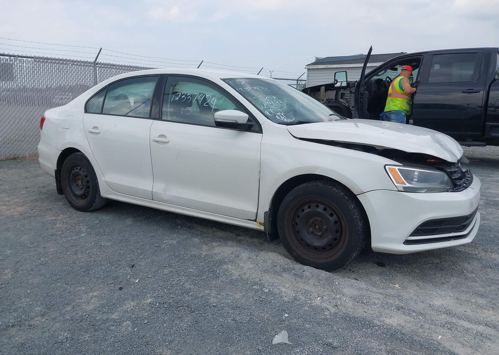2015 VOLKSWAGEN JETTA 2.0L TRENDLINE
