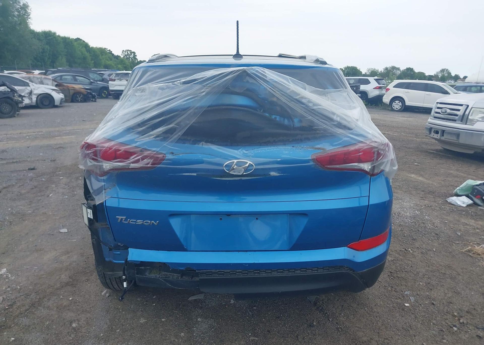 2017 HYUNDAI TUCSON SE