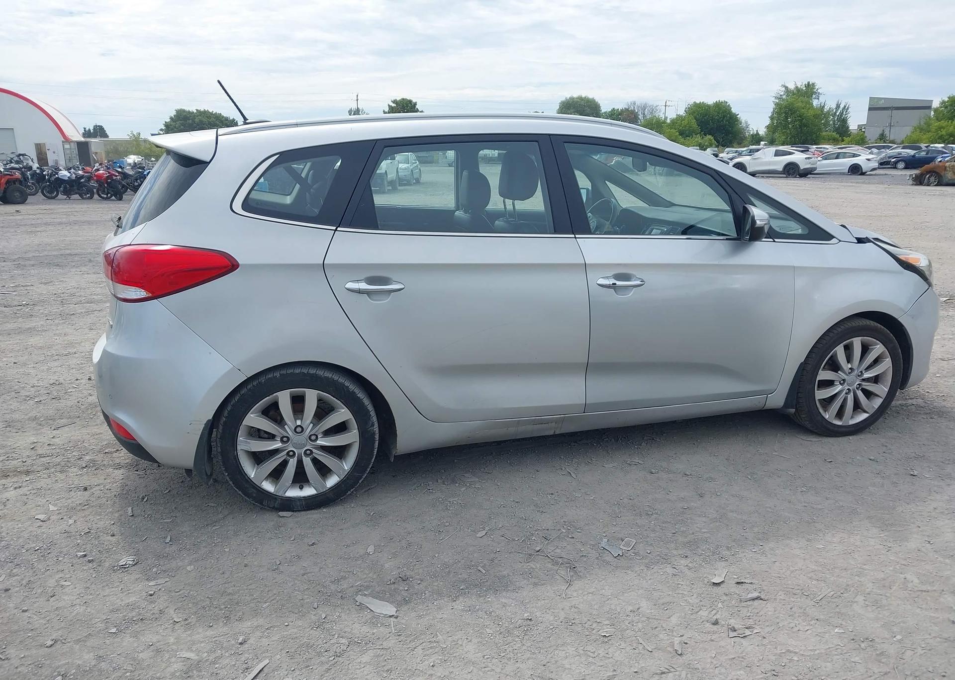 2014 KIA RONDO
