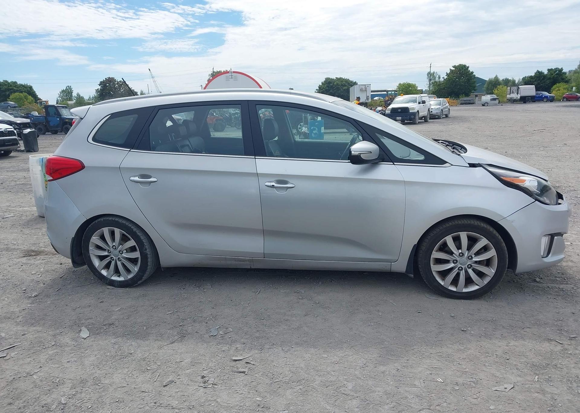 2014 KIA RONDO