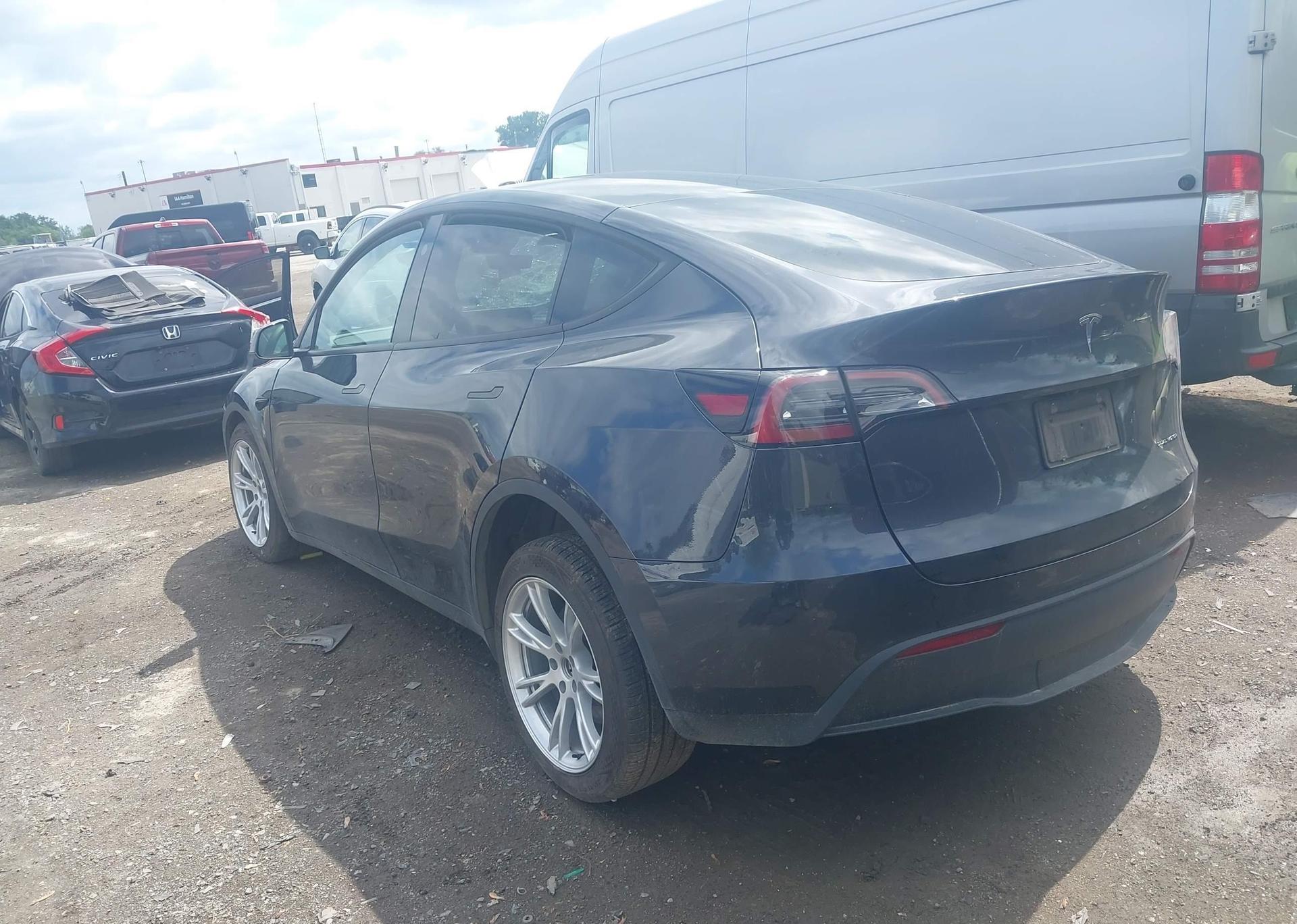2024 TESLA MODEL Y LONG RANGE