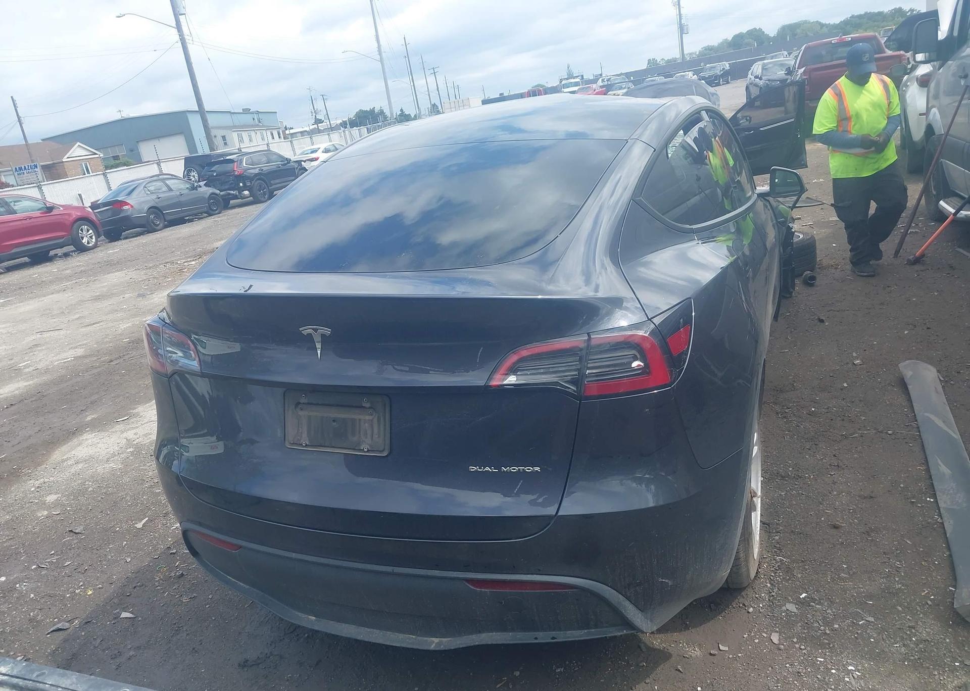 2024 TESLA MODEL Y LONG RANGE