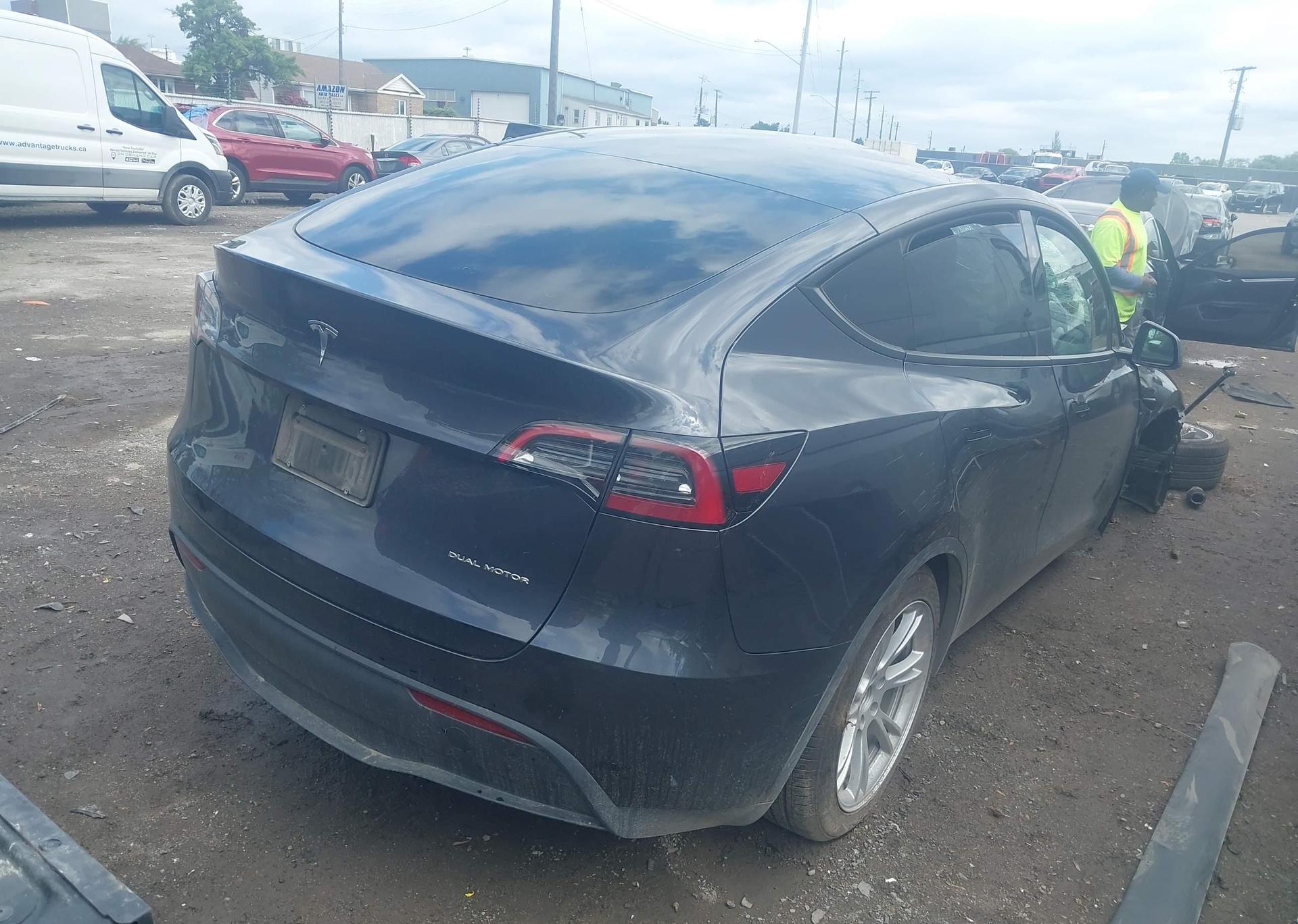 2024 TESLA MODEL Y LONG RANGE