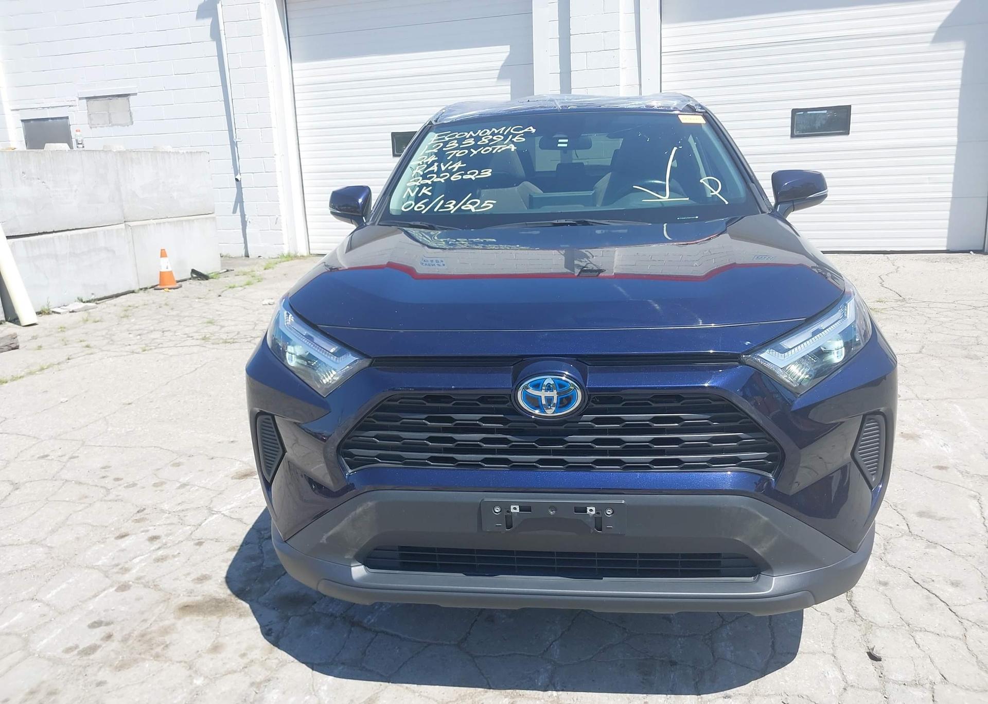 2024 TOYOTA RAV4 HYBRID XLE