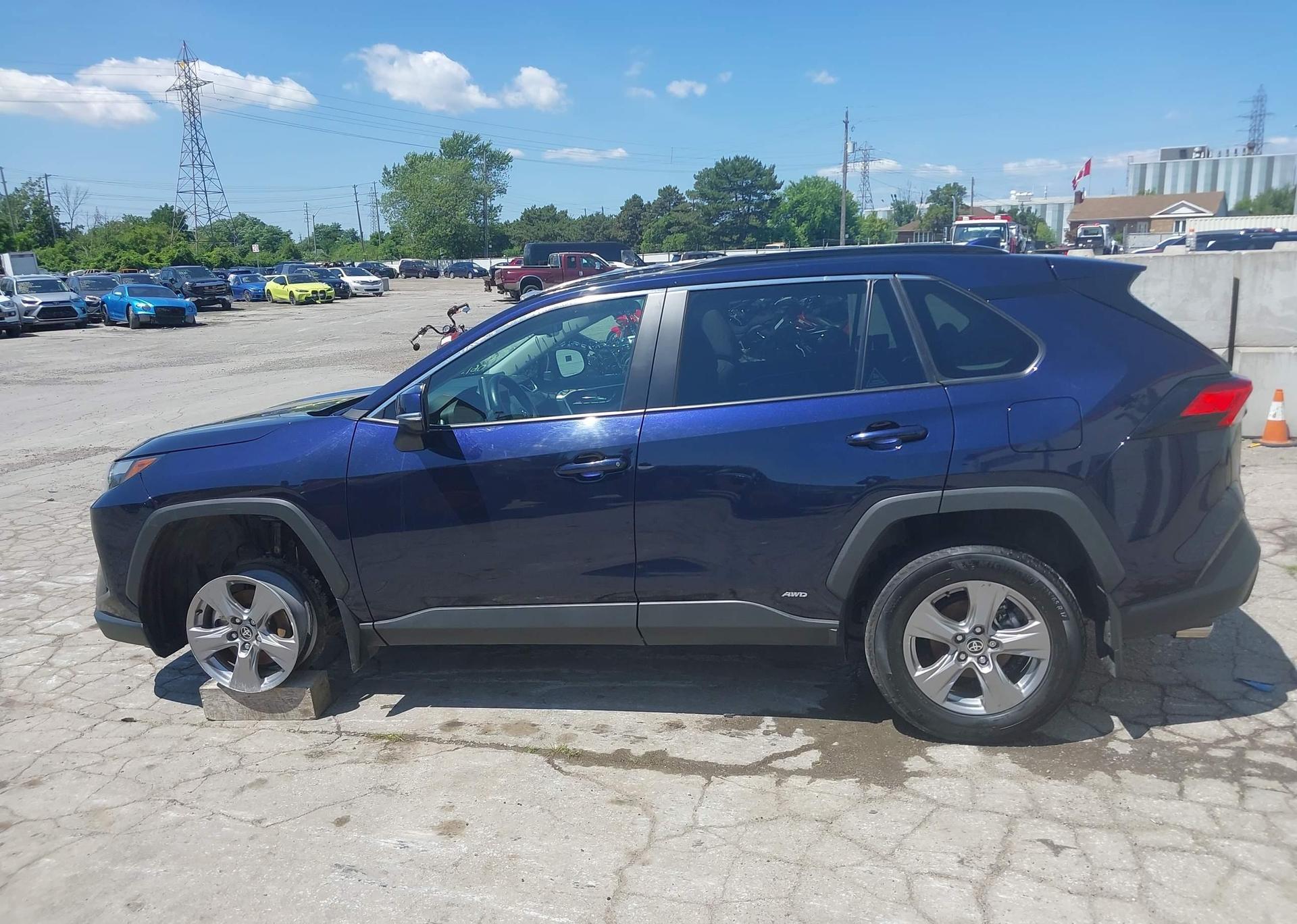 2024 TOYOTA RAV4 HYBRID XLE