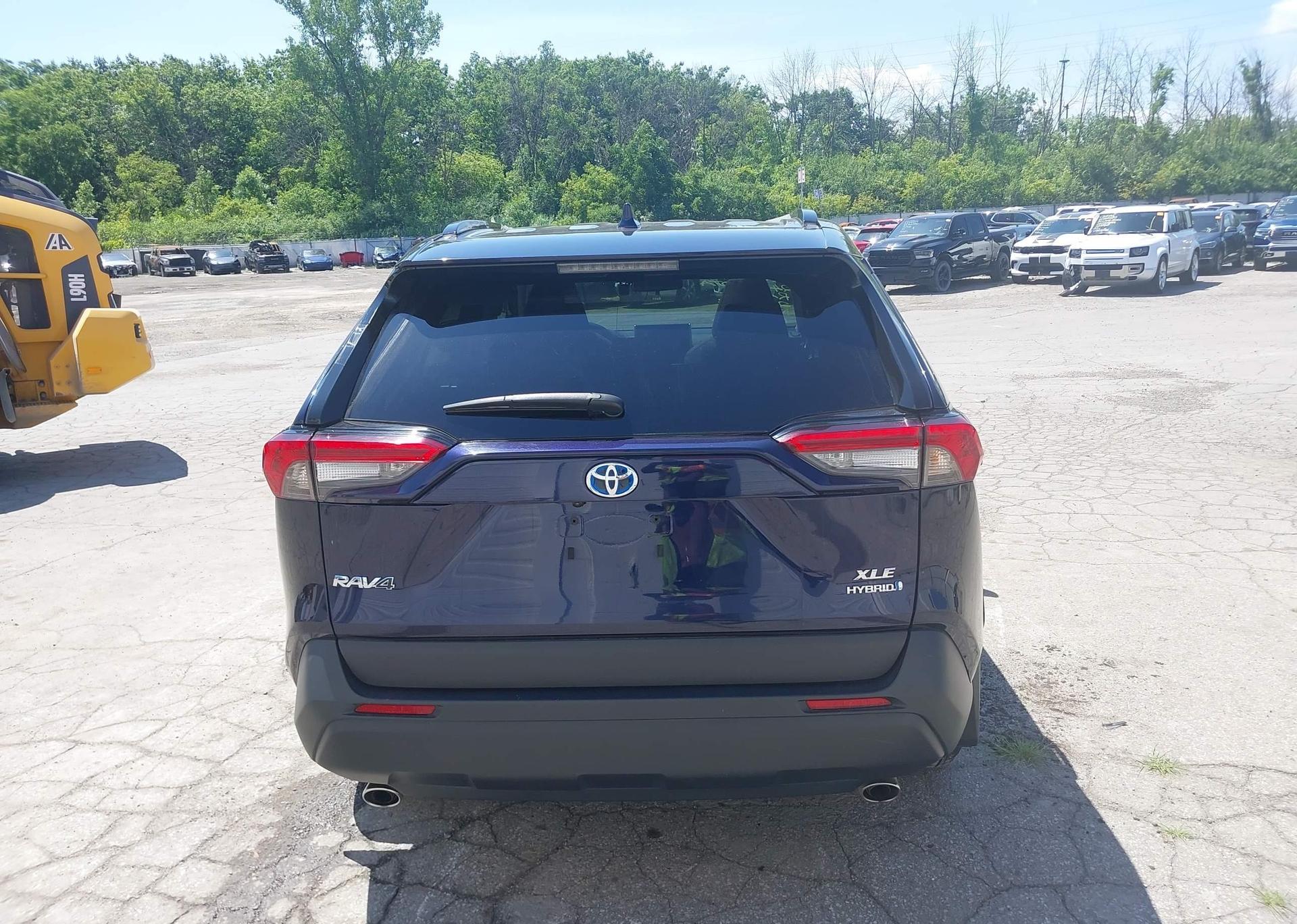 2024 TOYOTA RAV4 HYBRID XLE