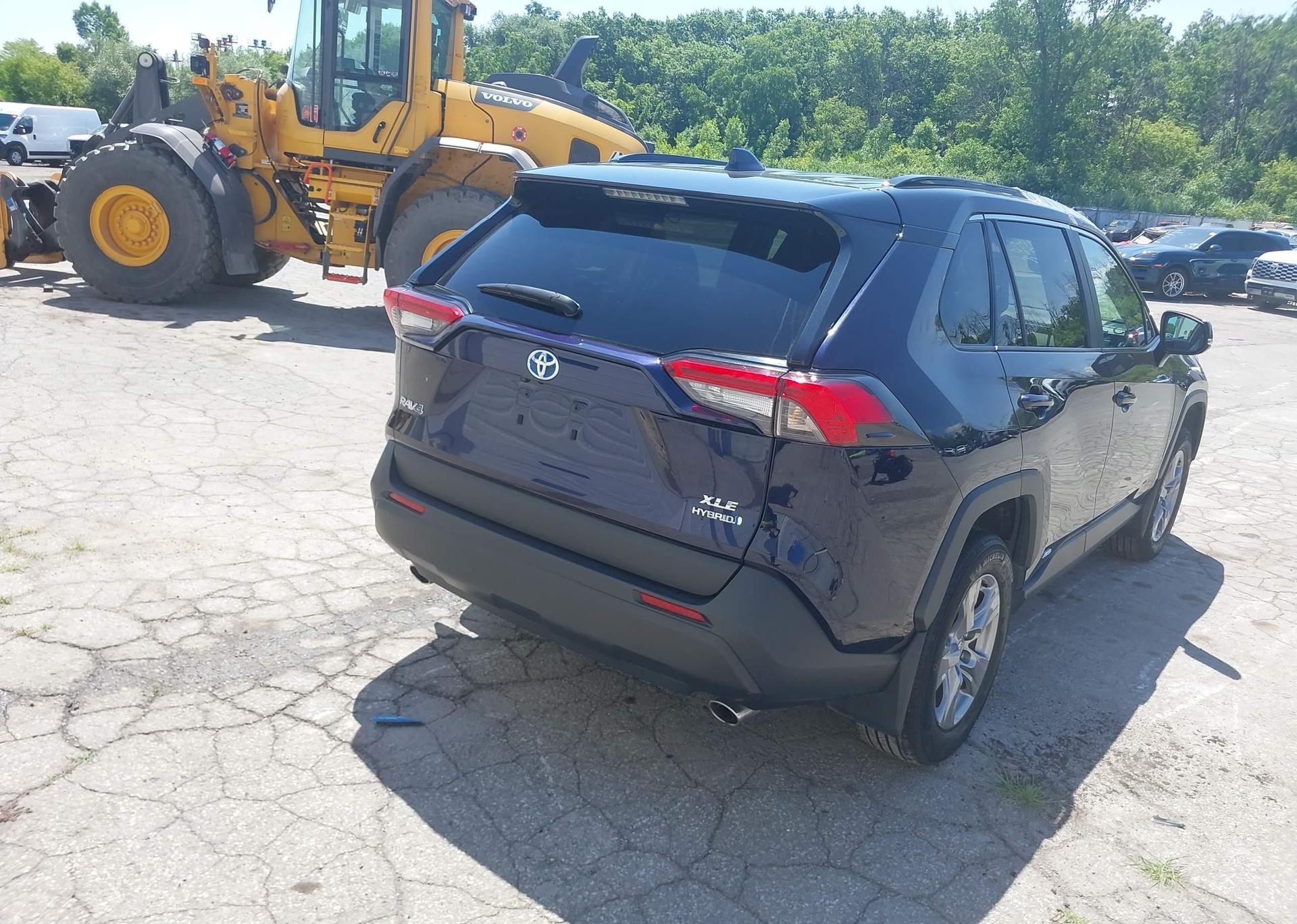2024 TOYOTA RAV4 HYBRID XLE