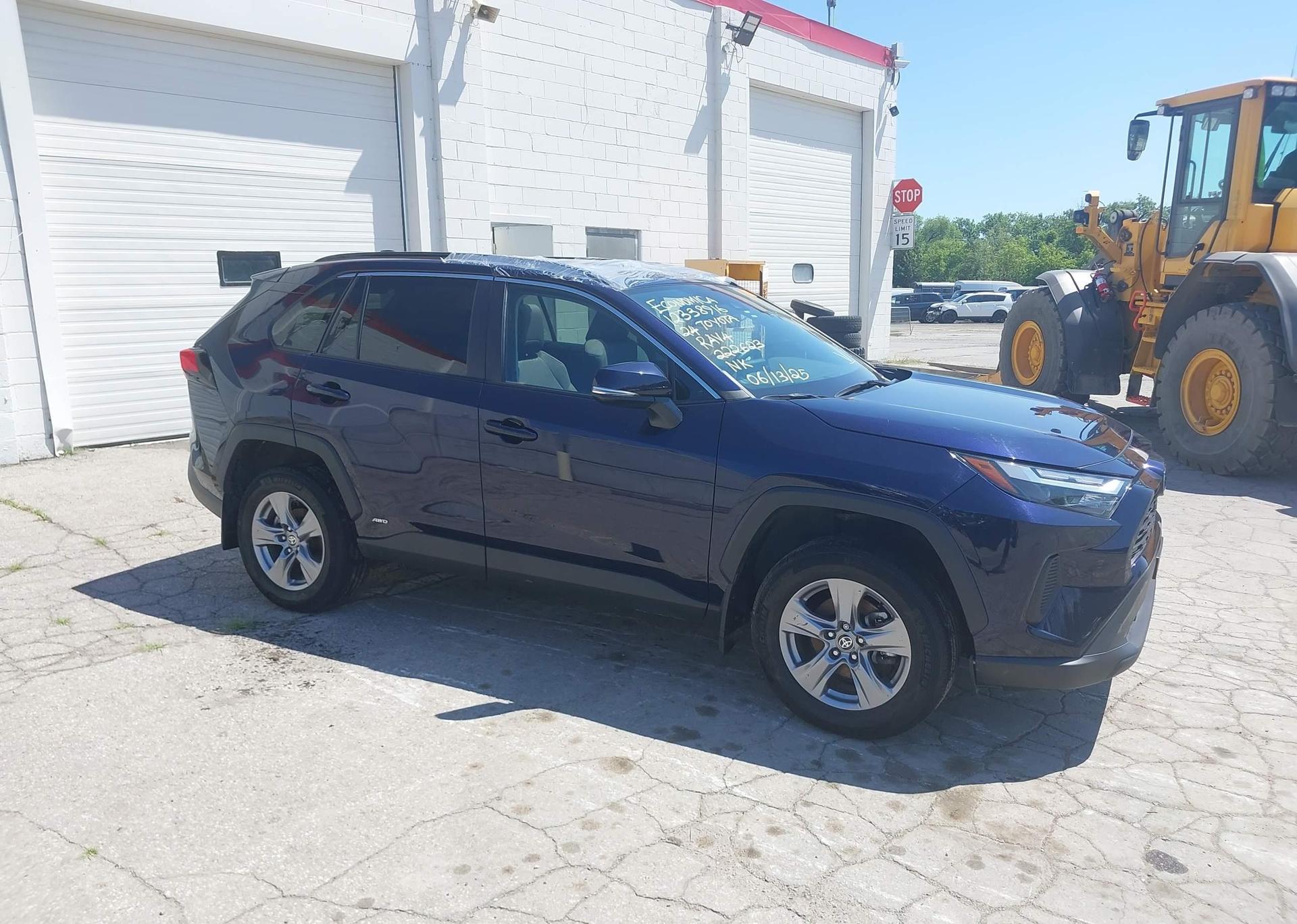 2024 TOYOTA RAV4 HYBRID XLE