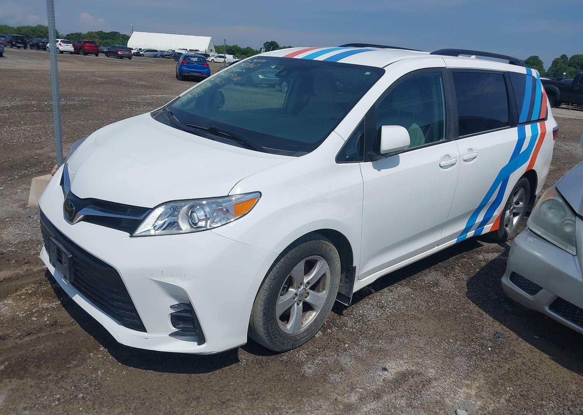 2020 TOYOTA SIENNA LE