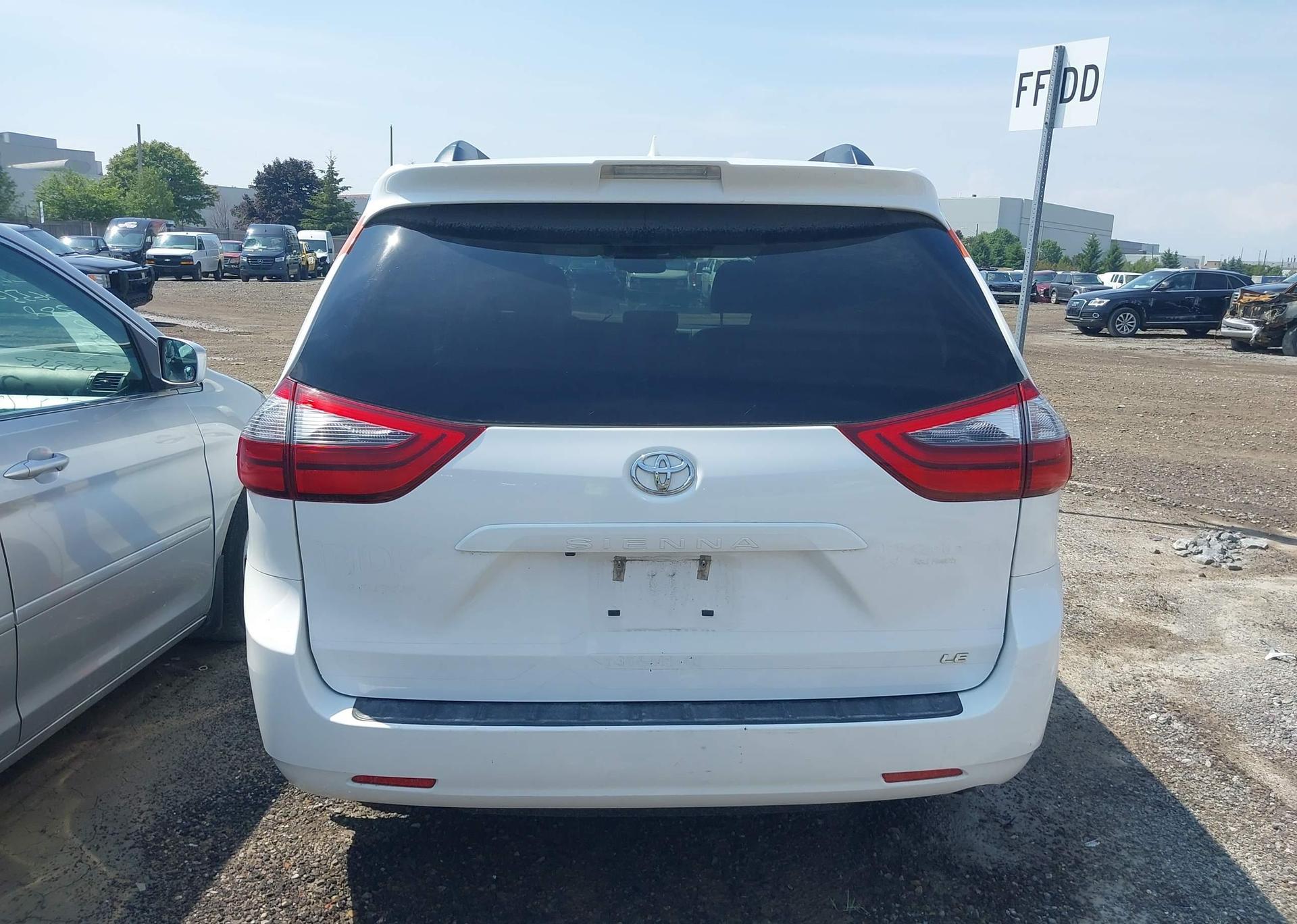 2020 TOYOTA SIENNA LE