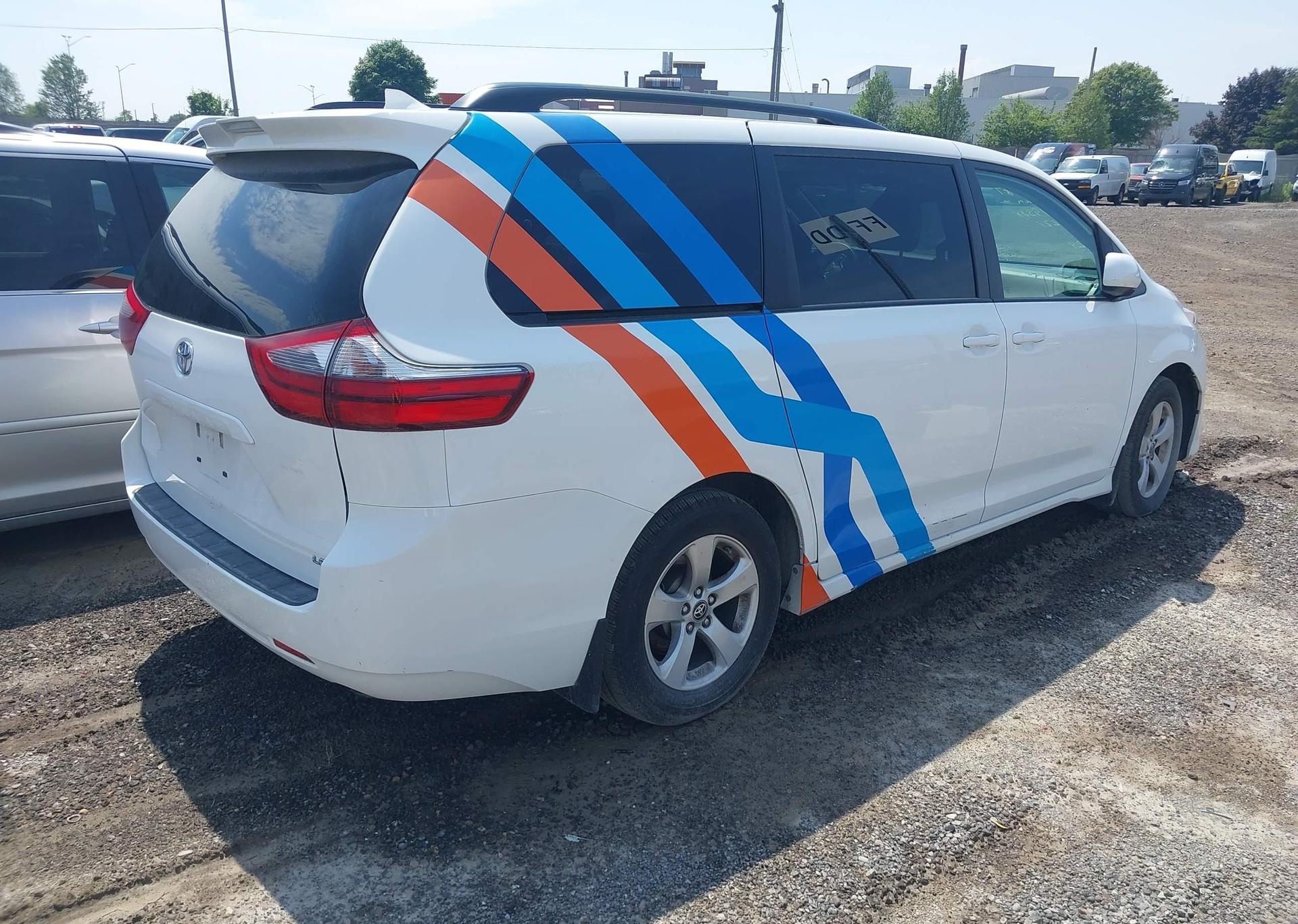 2020 TOYOTA SIENNA LE