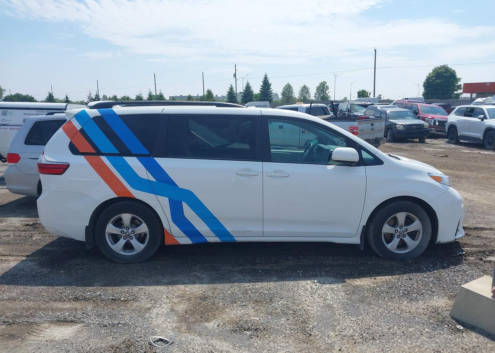 2020 TOYOTA SIENNA LE