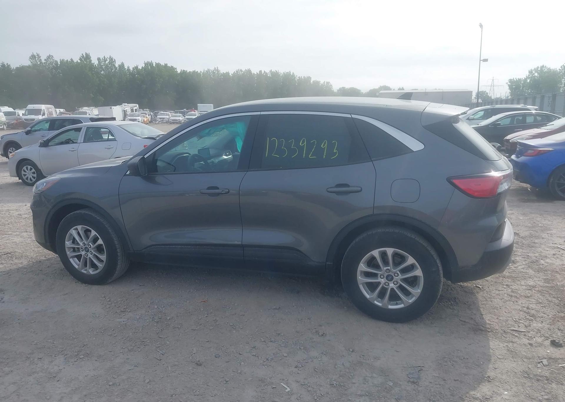 2022 FORD ESCAPE SE