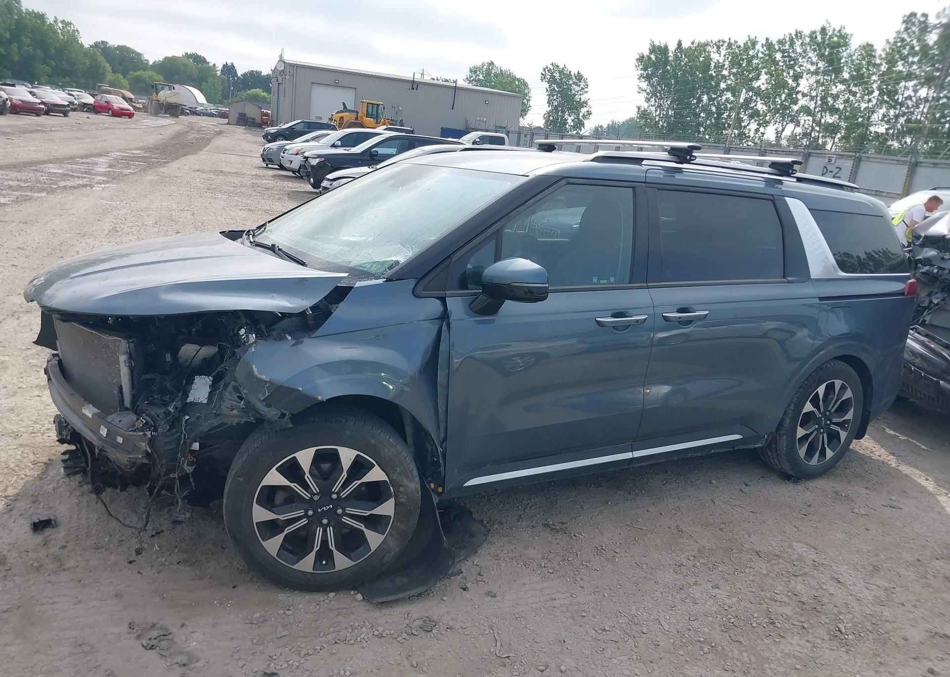 2022 KIA CARNIVAL EX