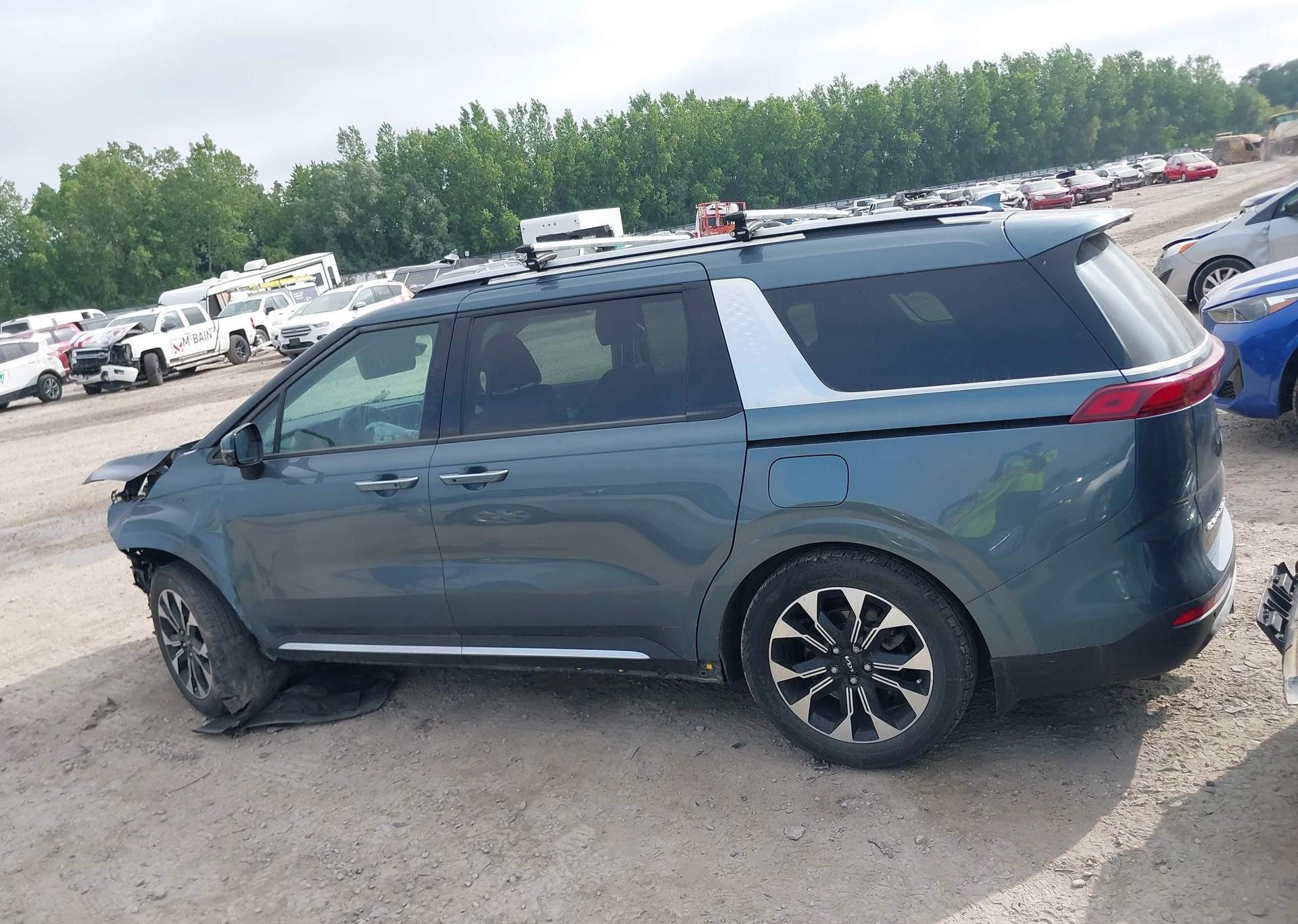 2022 KIA CARNIVAL EX