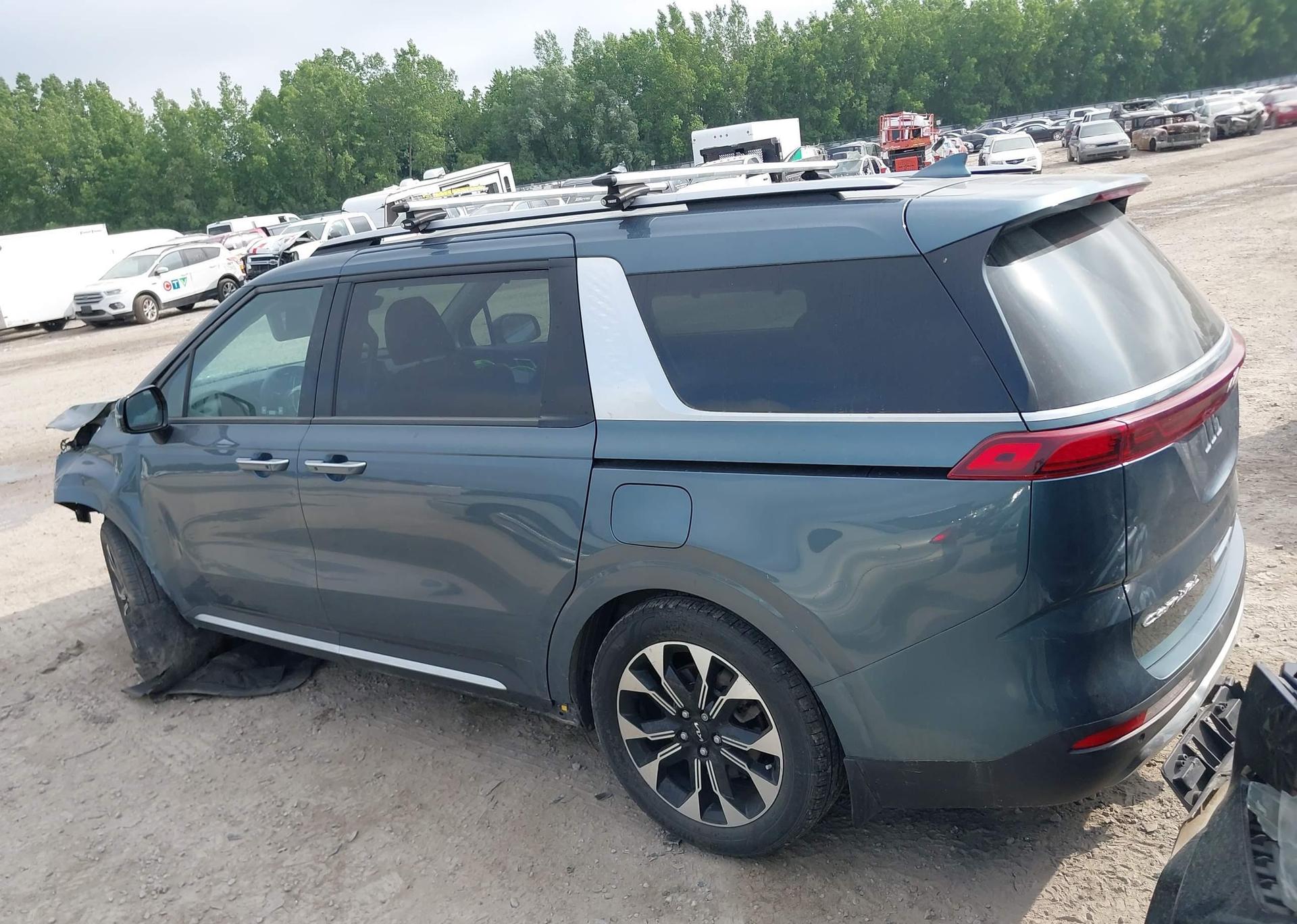2022 KIA CARNIVAL EX