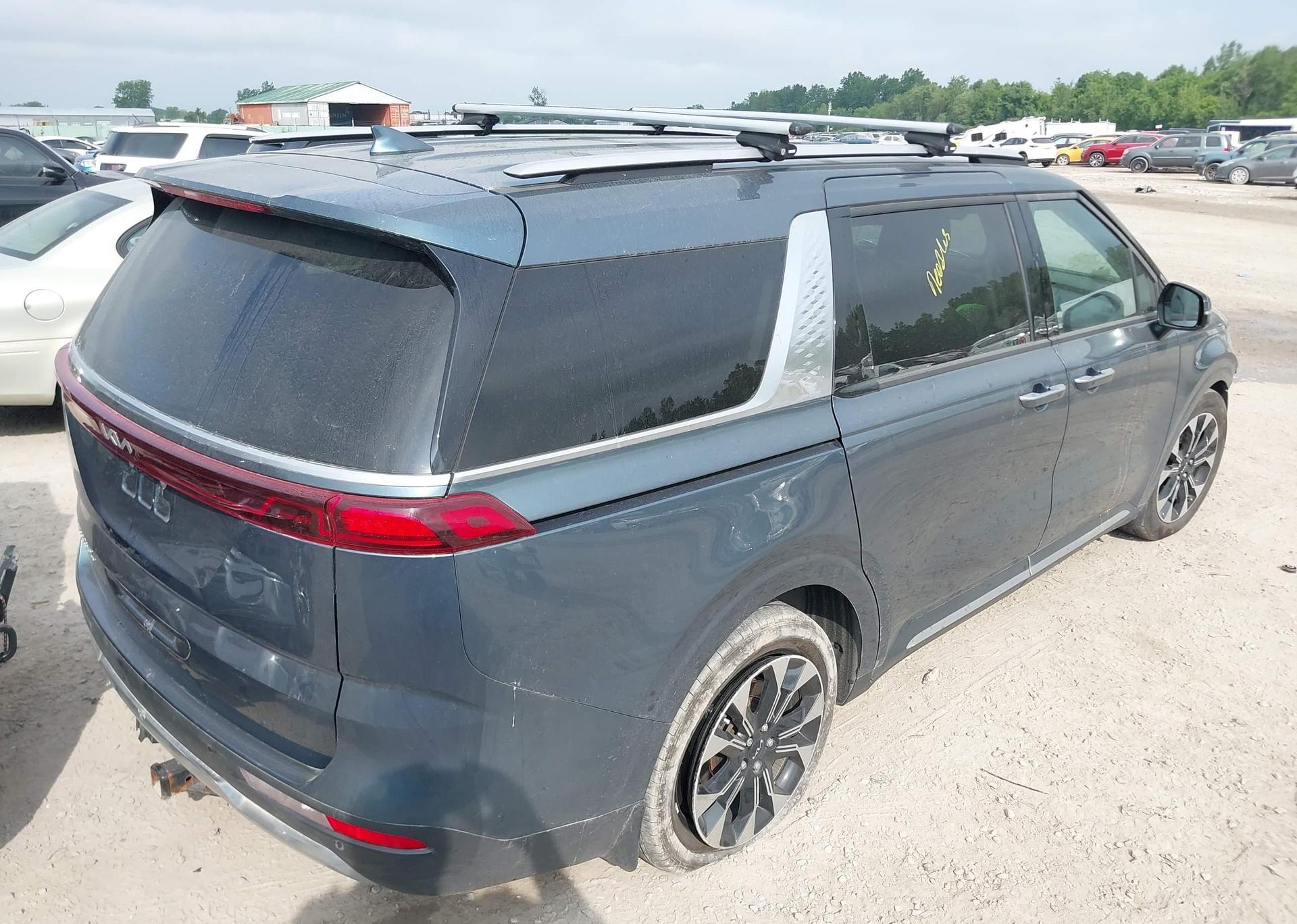2022 KIA CARNIVAL EX