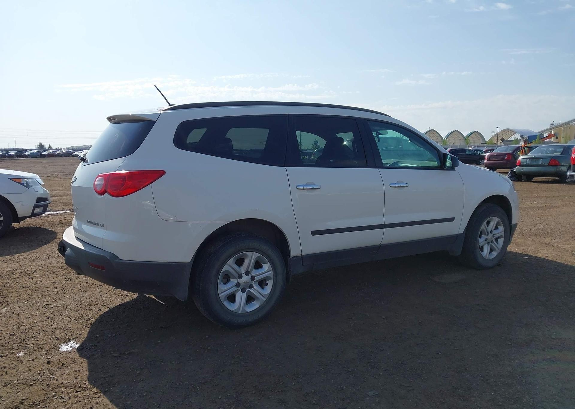 2011 CHEVROLET TRAVERSE LS