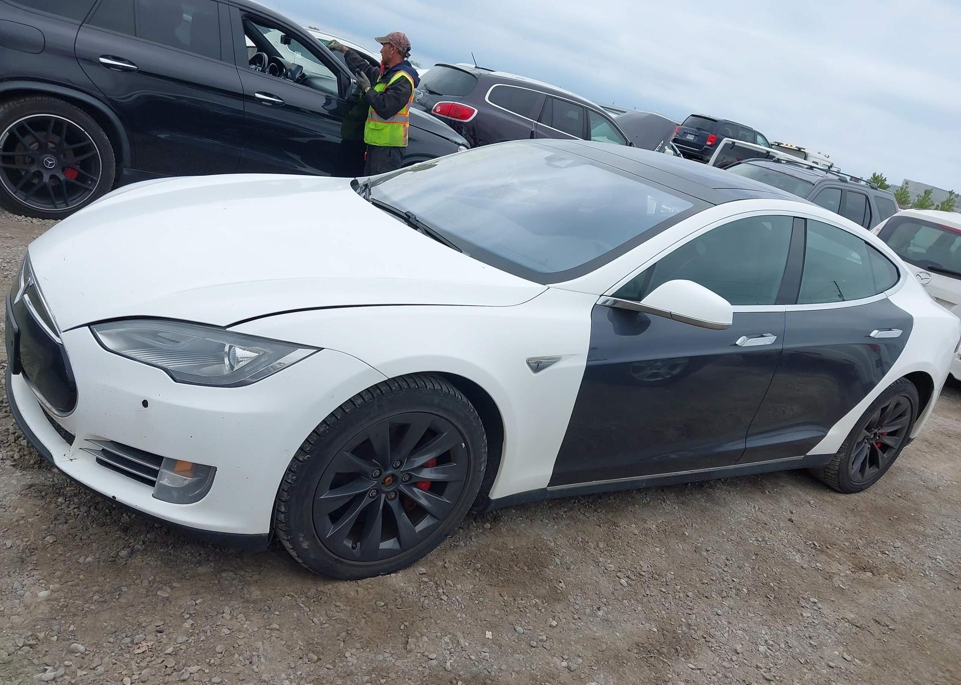 2015 TESLA MODEL S 85D