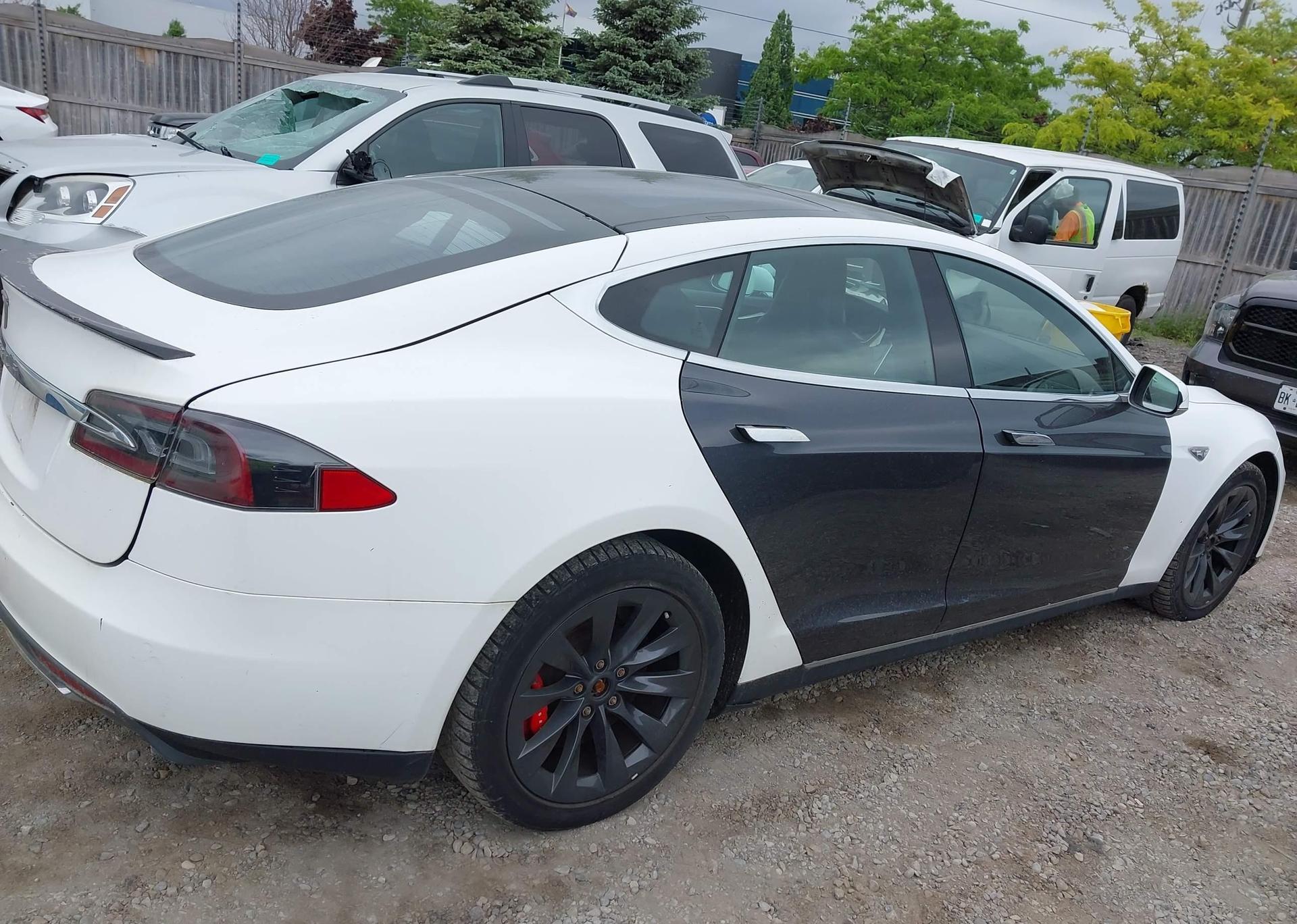 2015 TESLA MODEL S 85D