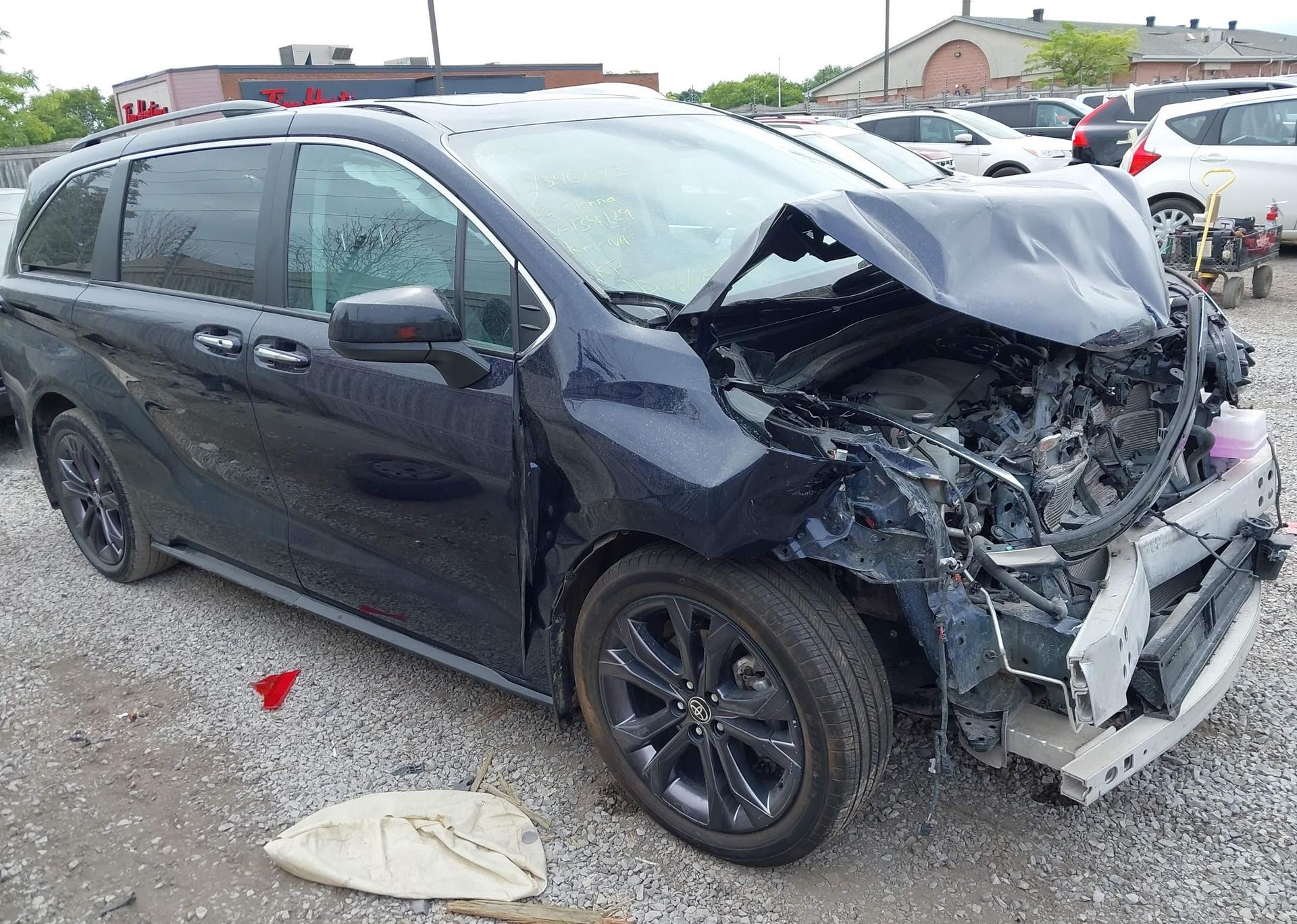 2023 TOYOTA SIENNA XSE 7-PASSENGER