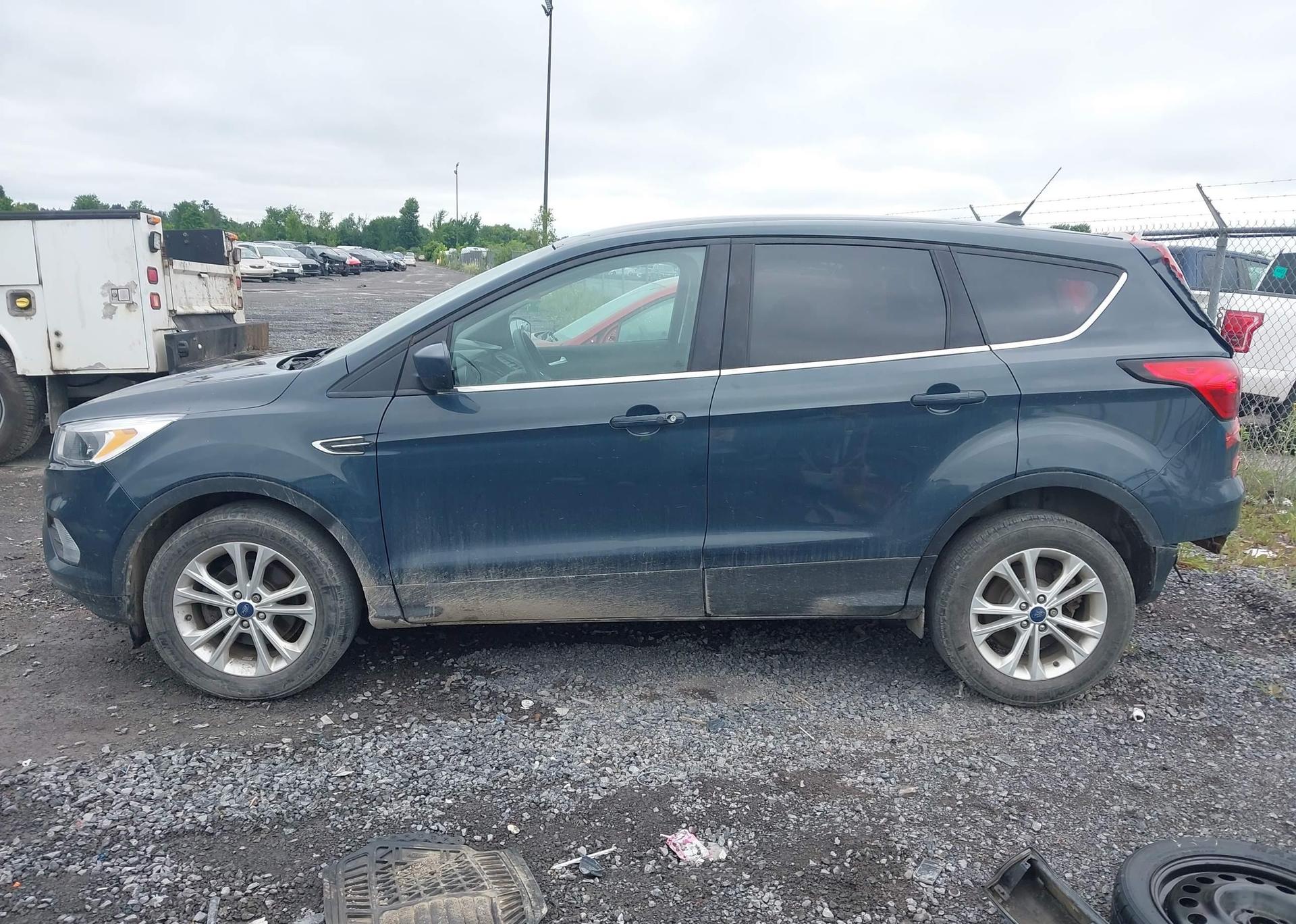 2019 FORD ESCAPE SE