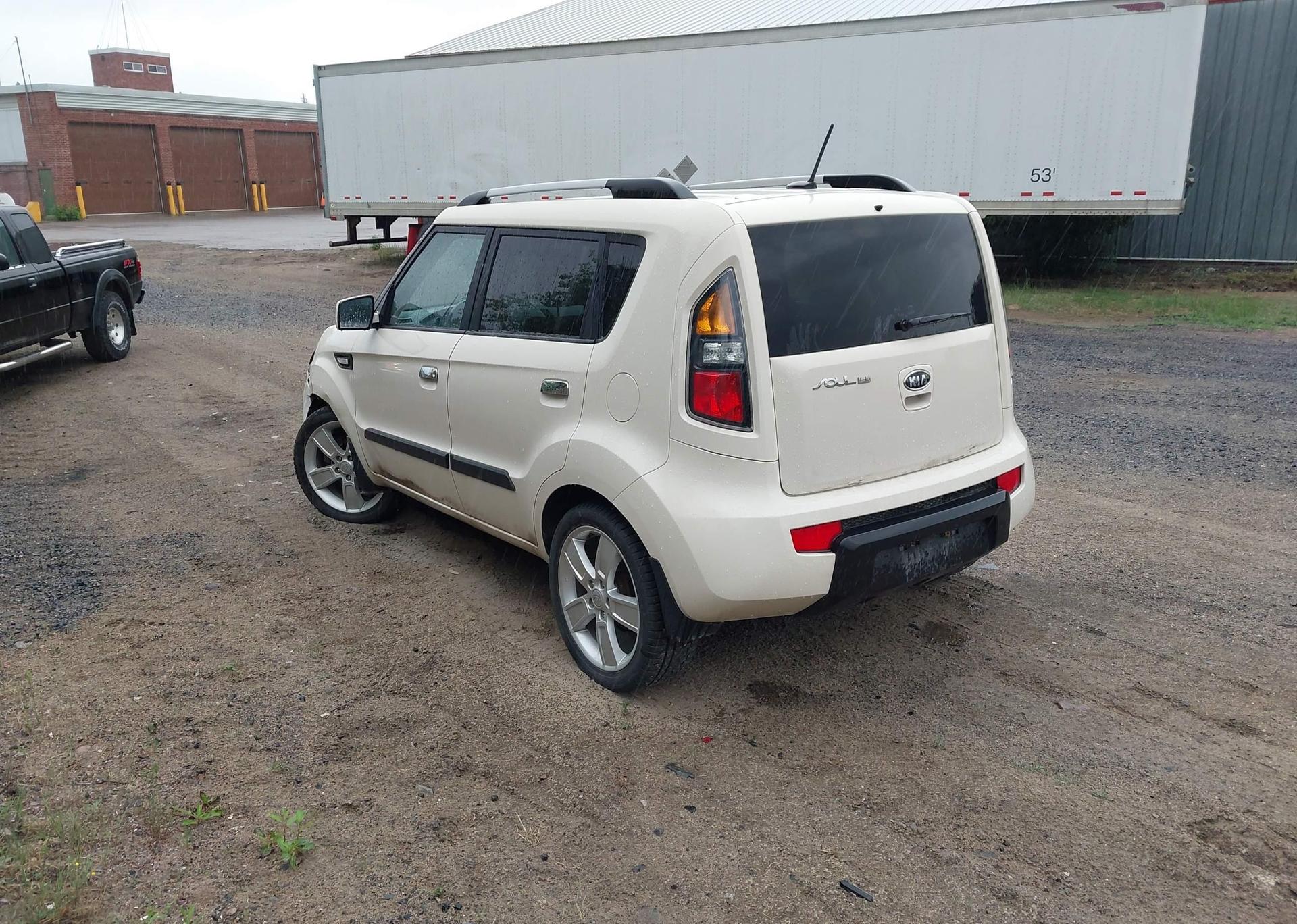 2010 KIA SOUL +
