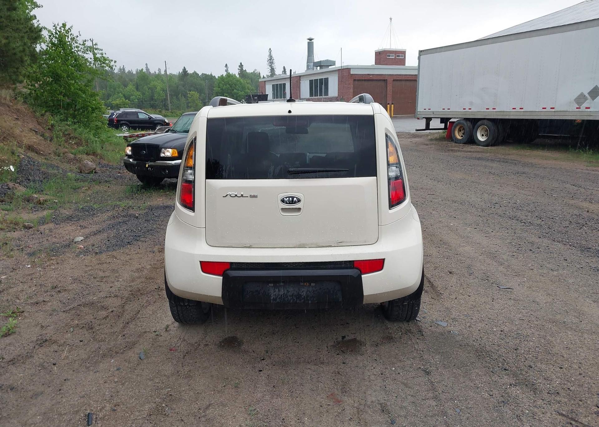 2010 KIA SOUL +