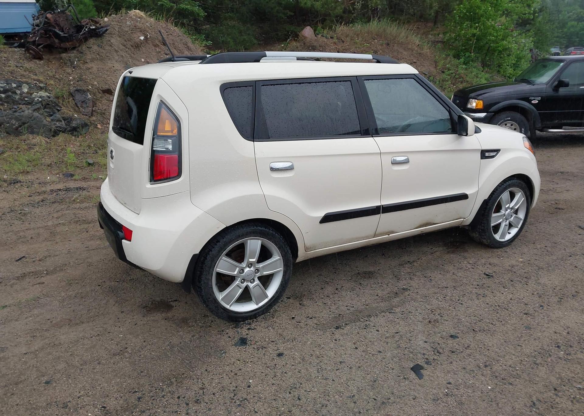 2010 KIA SOUL +