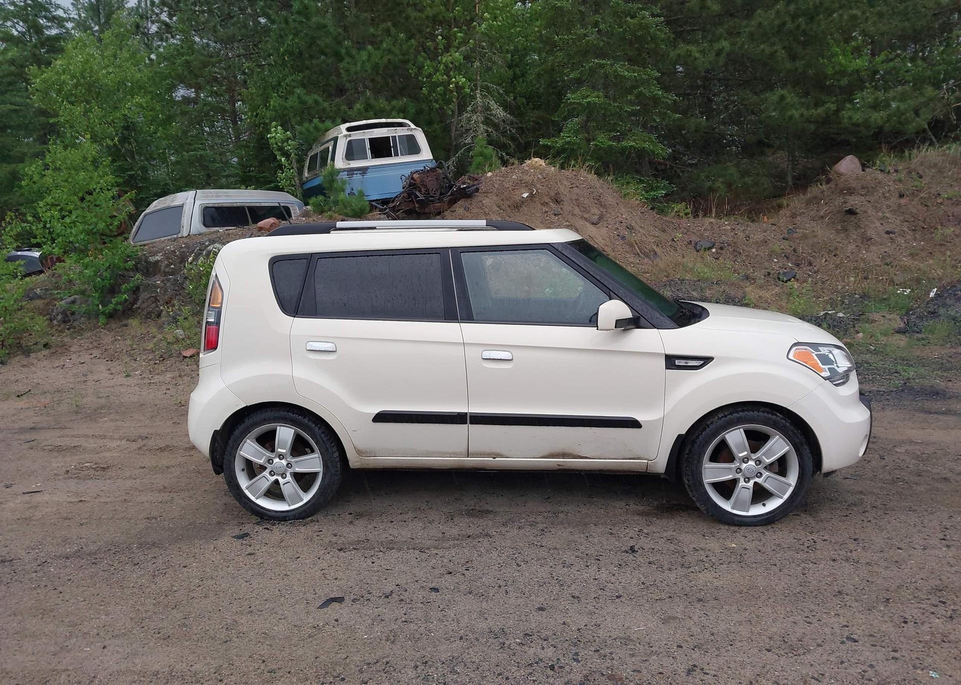 2010 KIA SOUL +