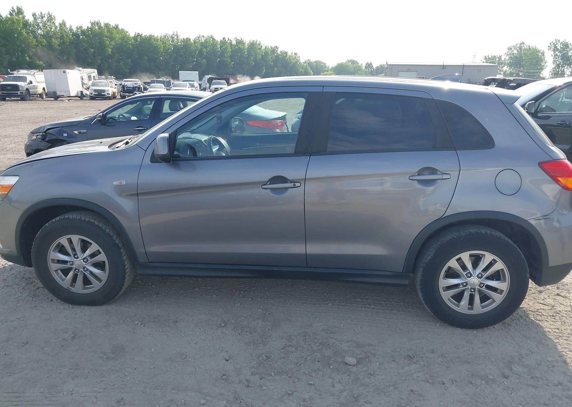 2019 MITSUBISHI RVR SE