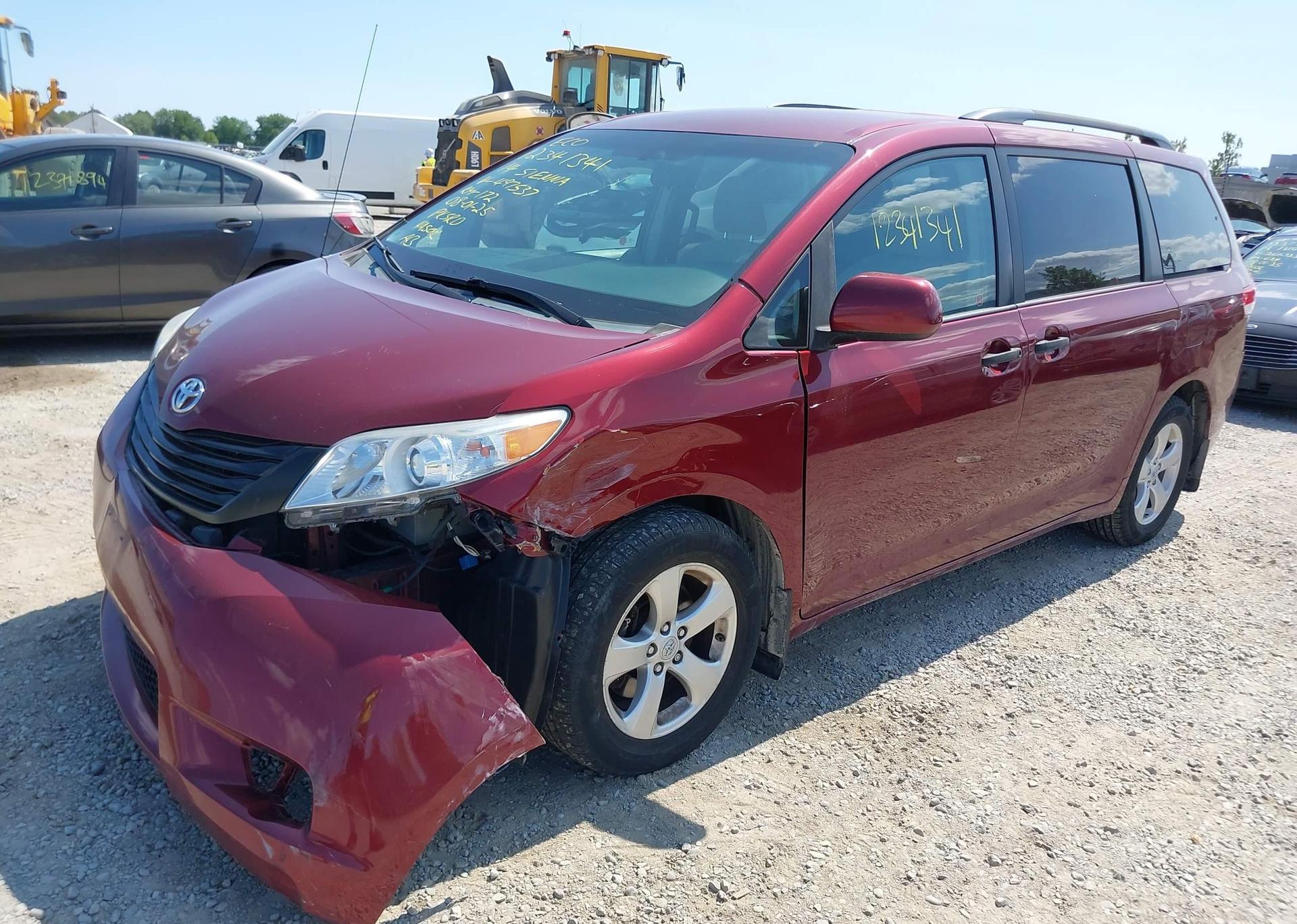2014 TOYOTA SIENNA 7 PASSENGER