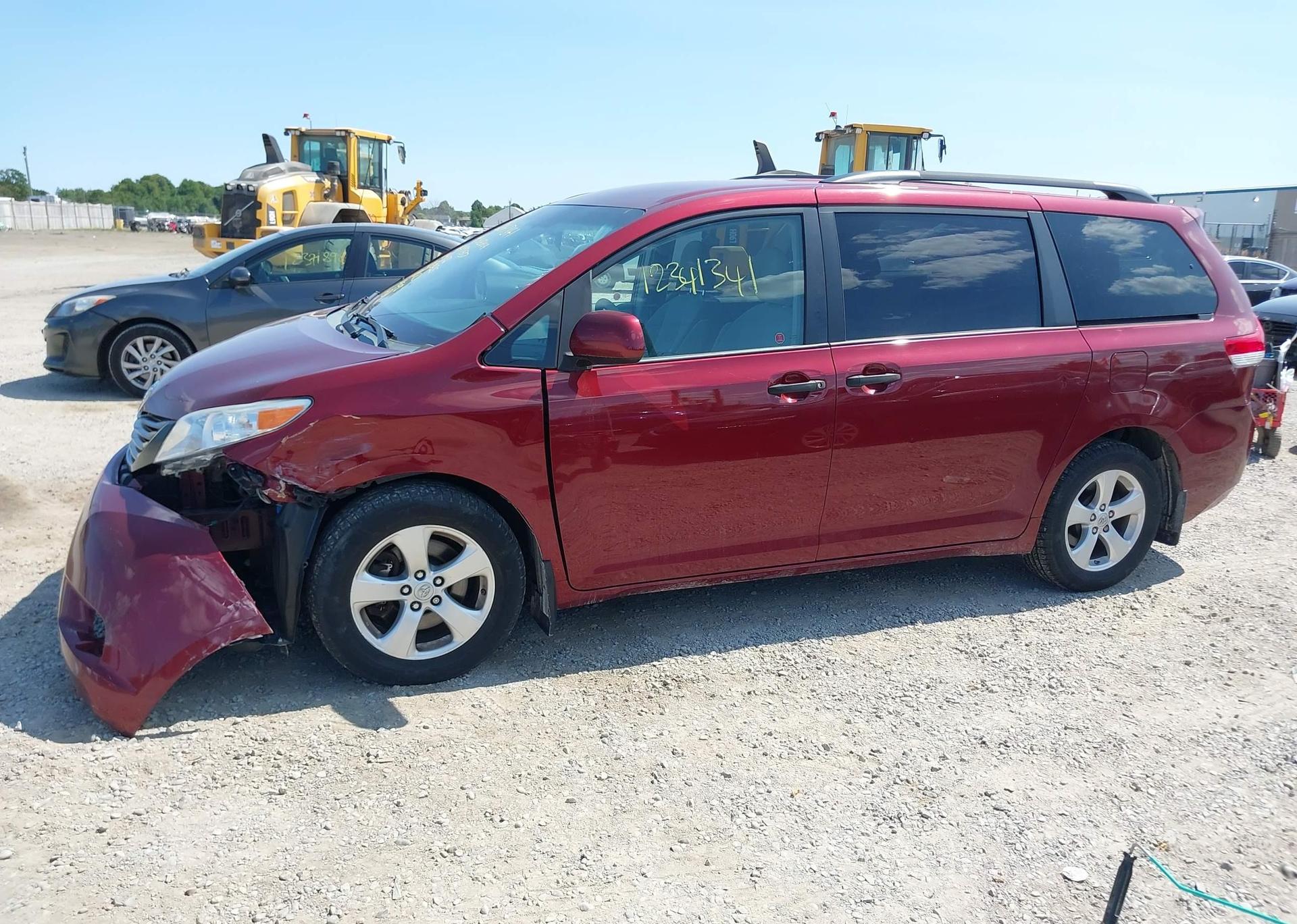 2014 TOYOTA SIENNA 7 PASSENGER