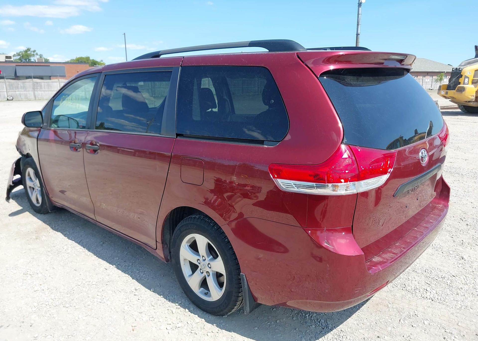 2014 TOYOTA SIENNA 7 PASSENGER