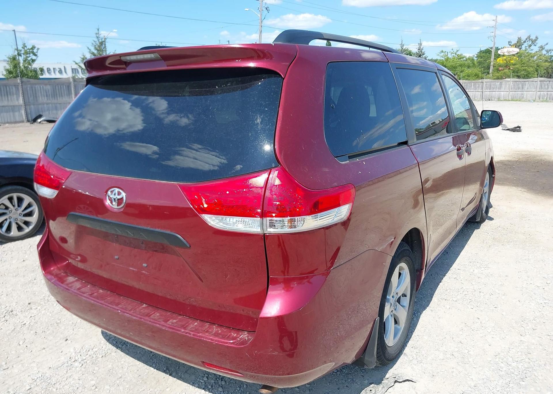 2014 TOYOTA SIENNA 7 PASSENGER