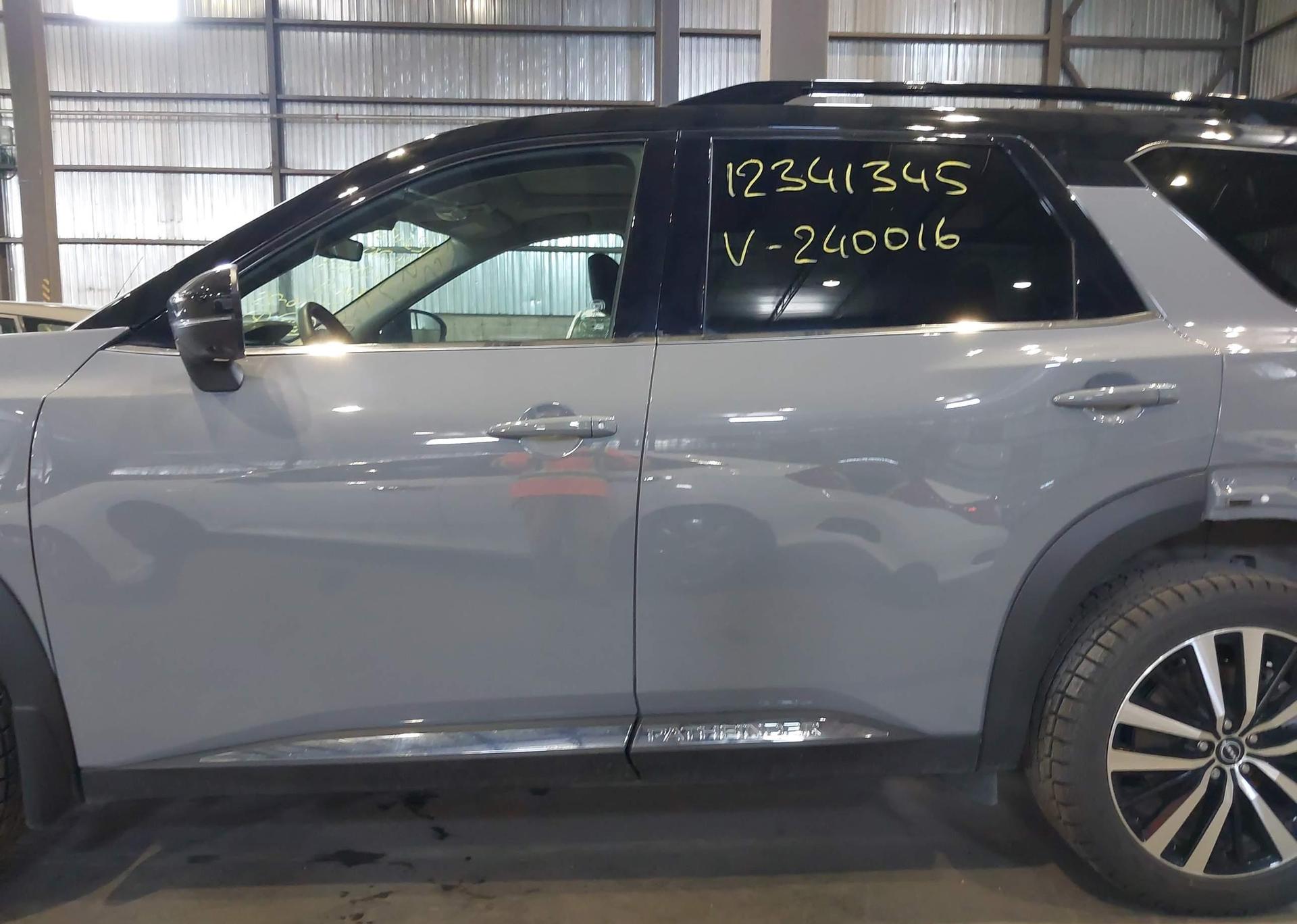 2024 NISSAN PATHFINDER PLATINUM