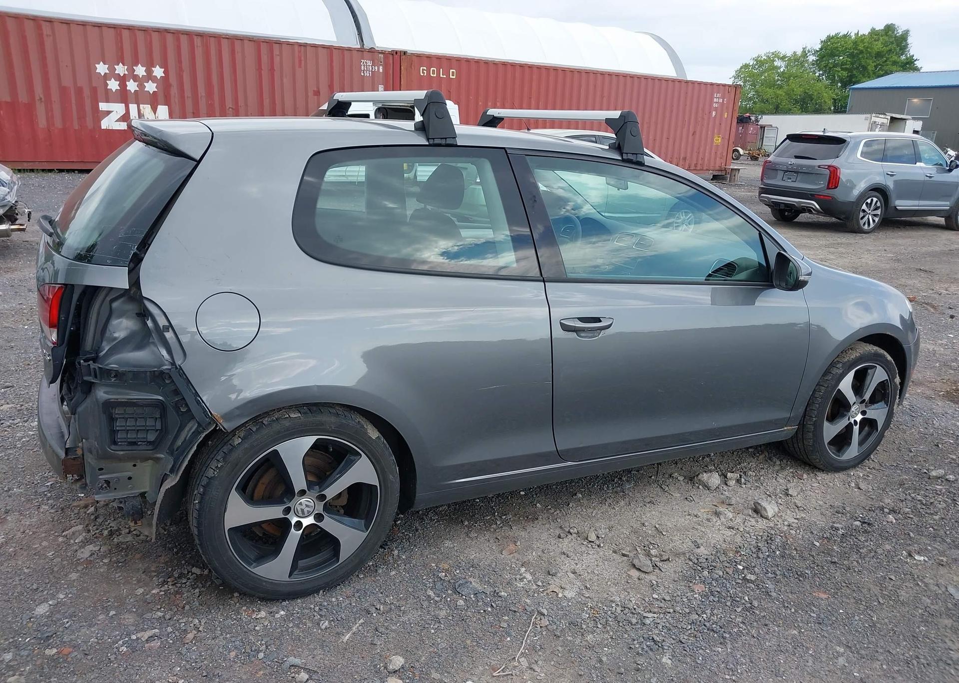 2013 VOLKSWAGEN GOLF