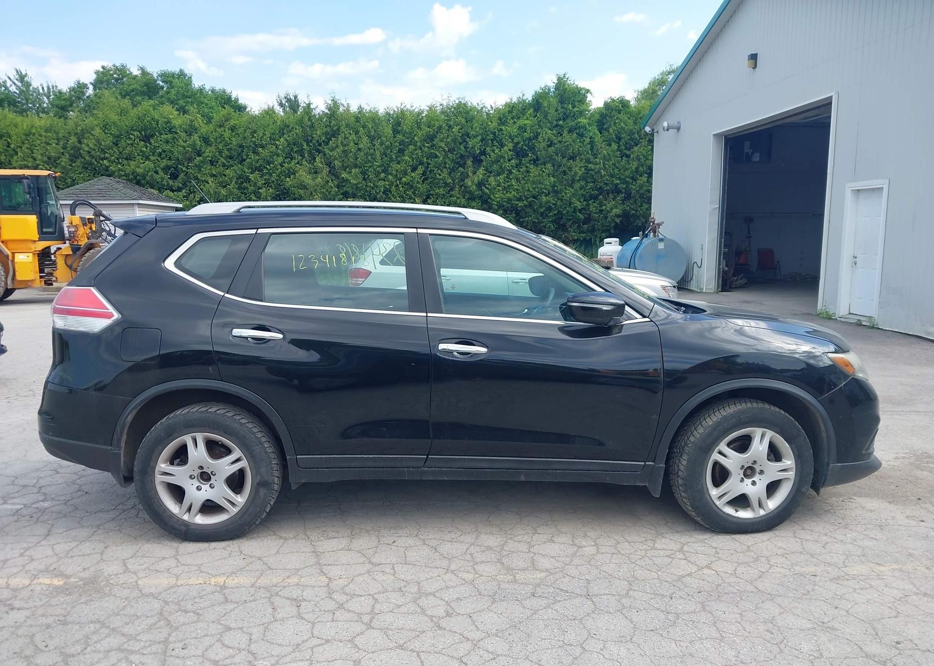 2015 NISSAN ROGUE
