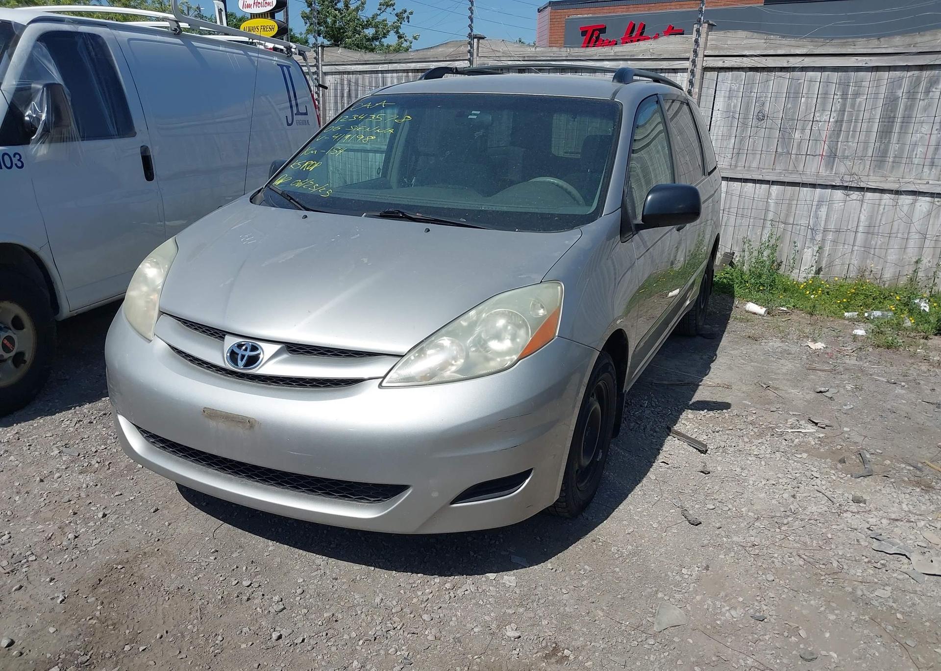2006 TOYOTA SIENNA CE