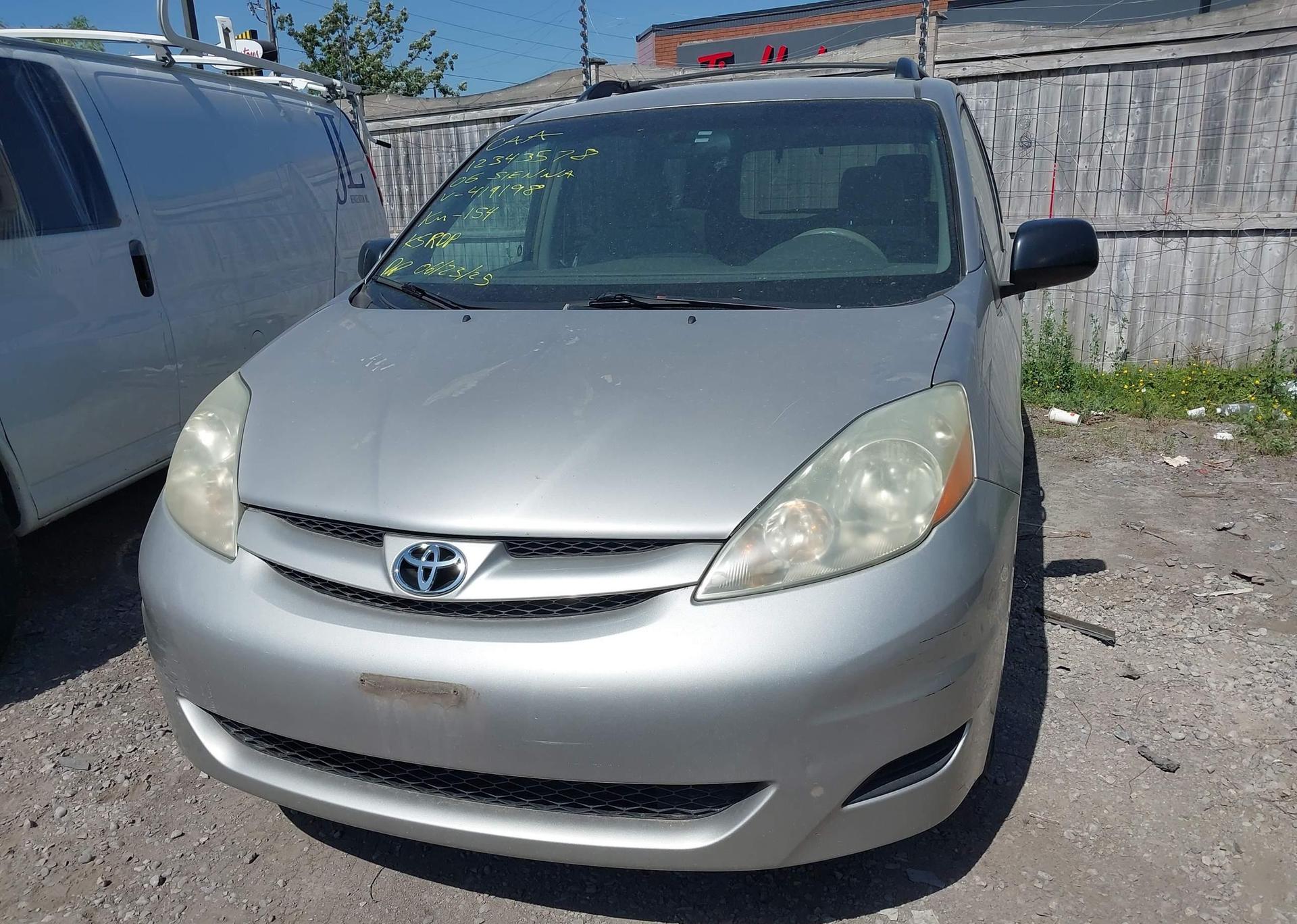 2006 TOYOTA SIENNA CE
