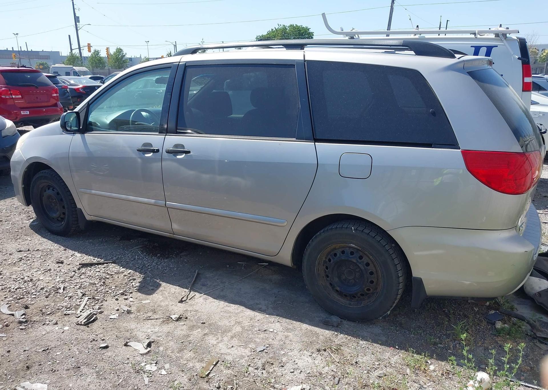 2006 TOYOTA SIENNA CE