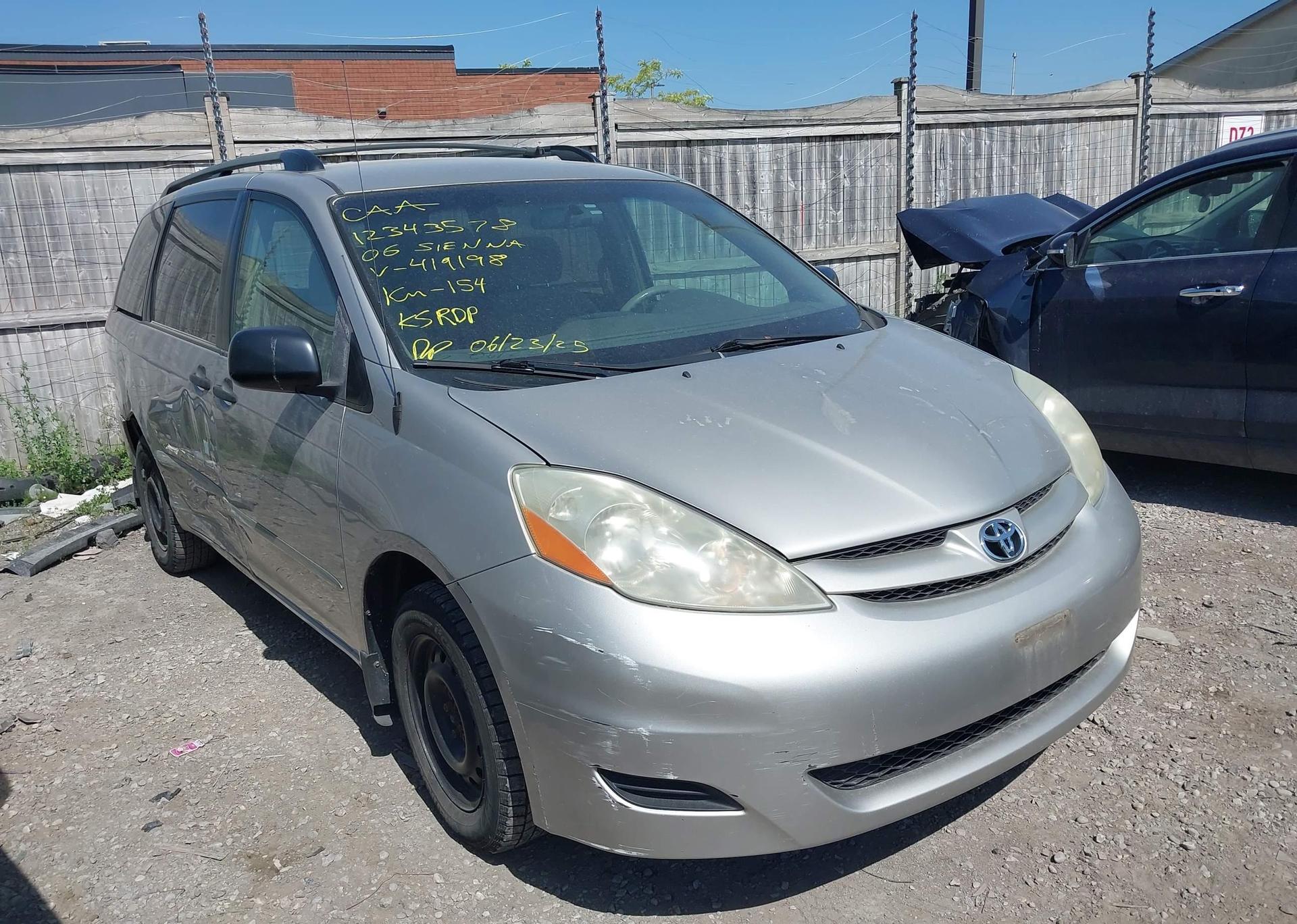 2006 TOYOTA SIENNA CE