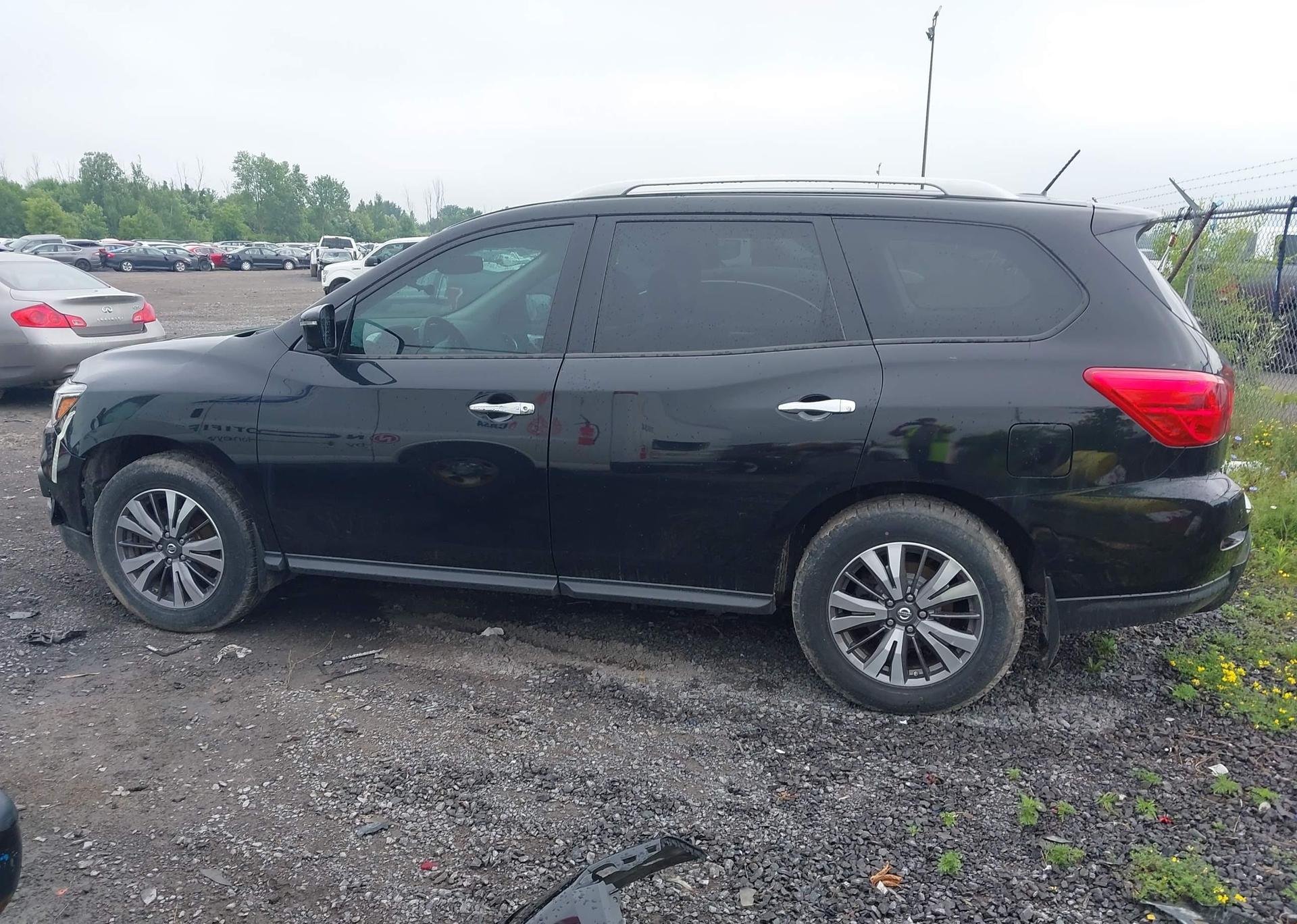 2017 NISSAN PATHFINDER PLATINUM