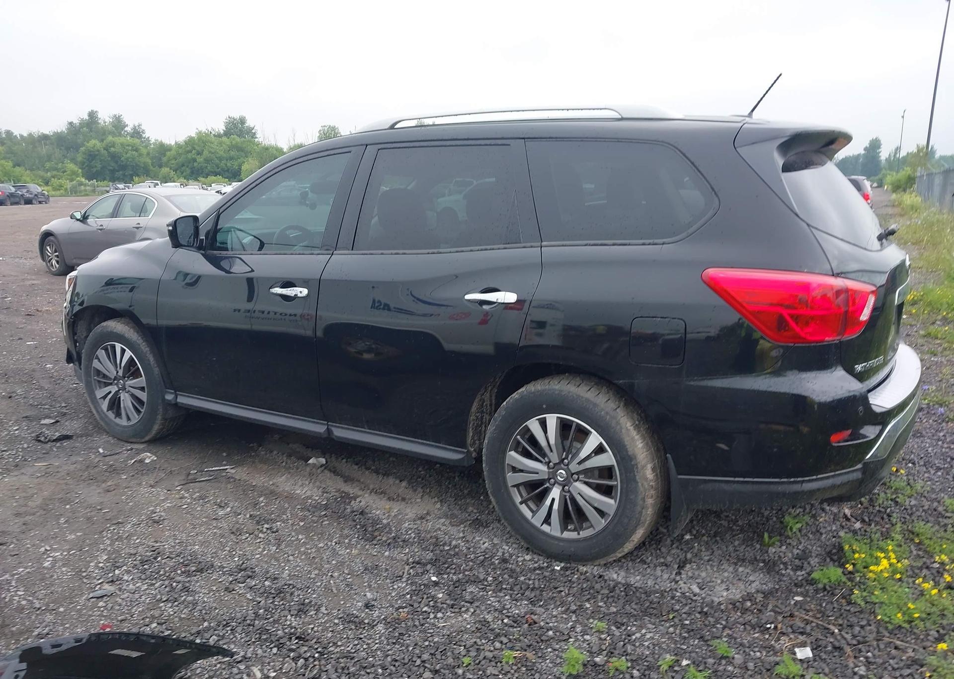 2017 NISSAN PATHFINDER PLATINUM